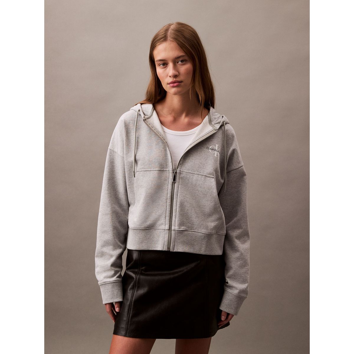 CALVIN KLEIN - Buzo gris con capota y cierre de cremallera Calvin Klein