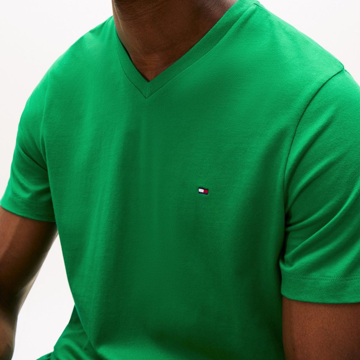 TOMMY HILFIGER - Camiseta verde de Cuello en V Tommy Hilfiger