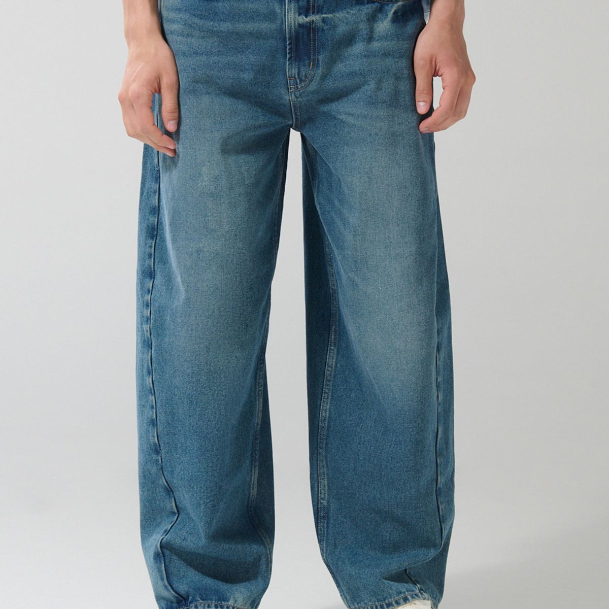 KOAJ - KOAJ Jean barrel azul claro con tiro medio y bota ancha Hombre