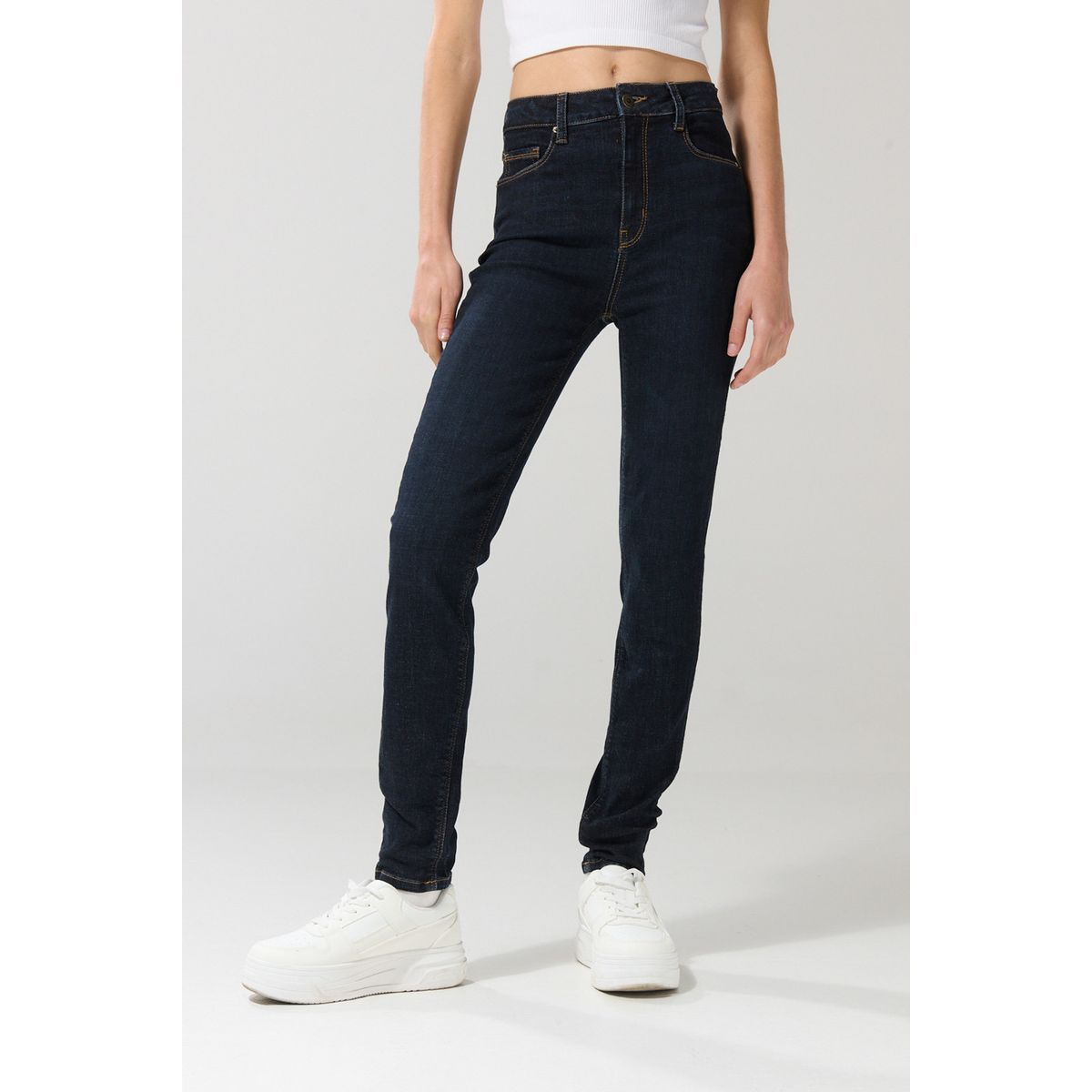 KOAJ - KOAJ Jean súper tiro alto jegging azul intenso con fit ceñi Mujer