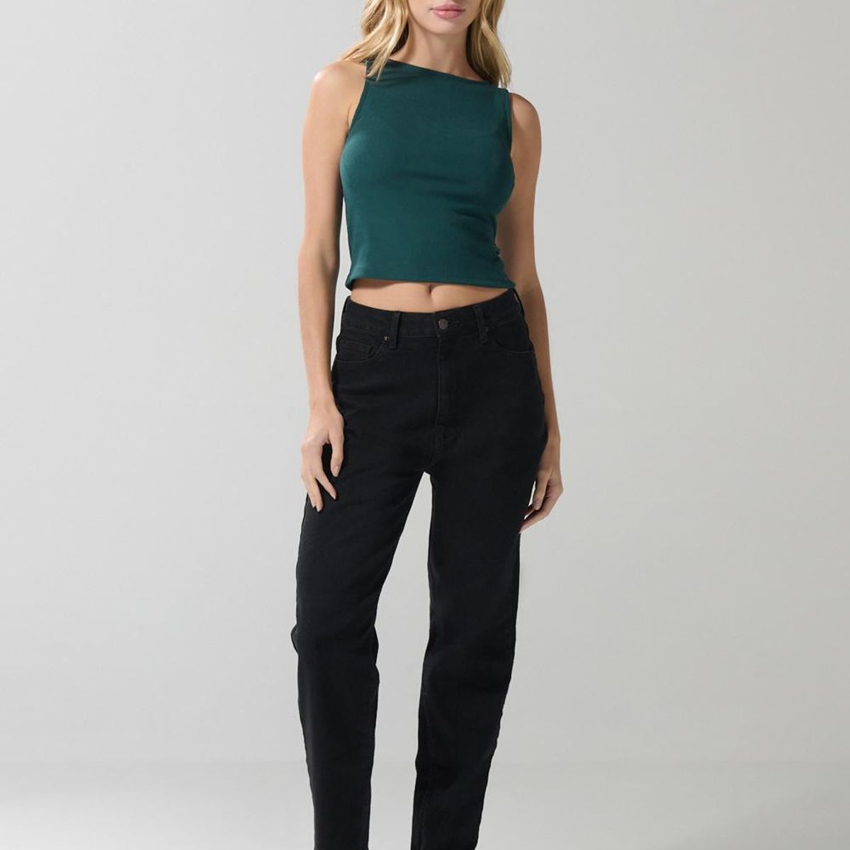KOAJ - KOAJ Jean mom negro tiro súper alto con bota recta y bolsill Mujer