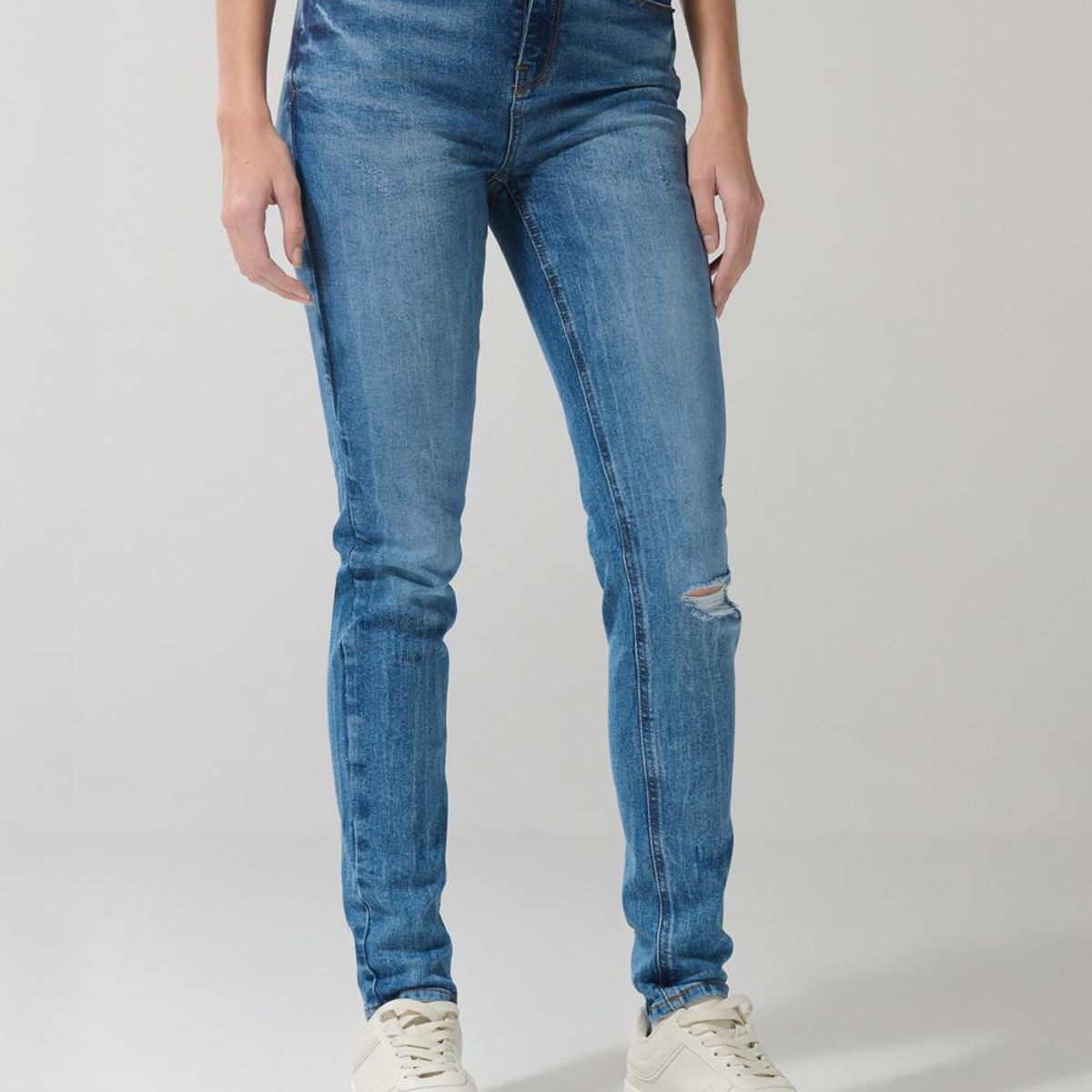 KOAJ - KOAJ Jean jegging ceñido azul claro con rotos y tiro alto Mujer