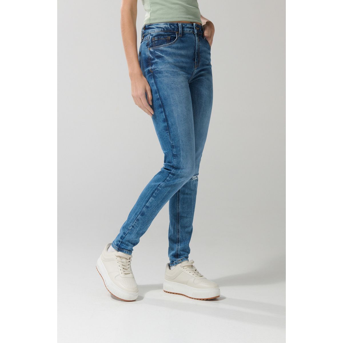 KOAJ - KOAJ Jean tiro alto jegging azul claro con rotos y desgastes Mujer