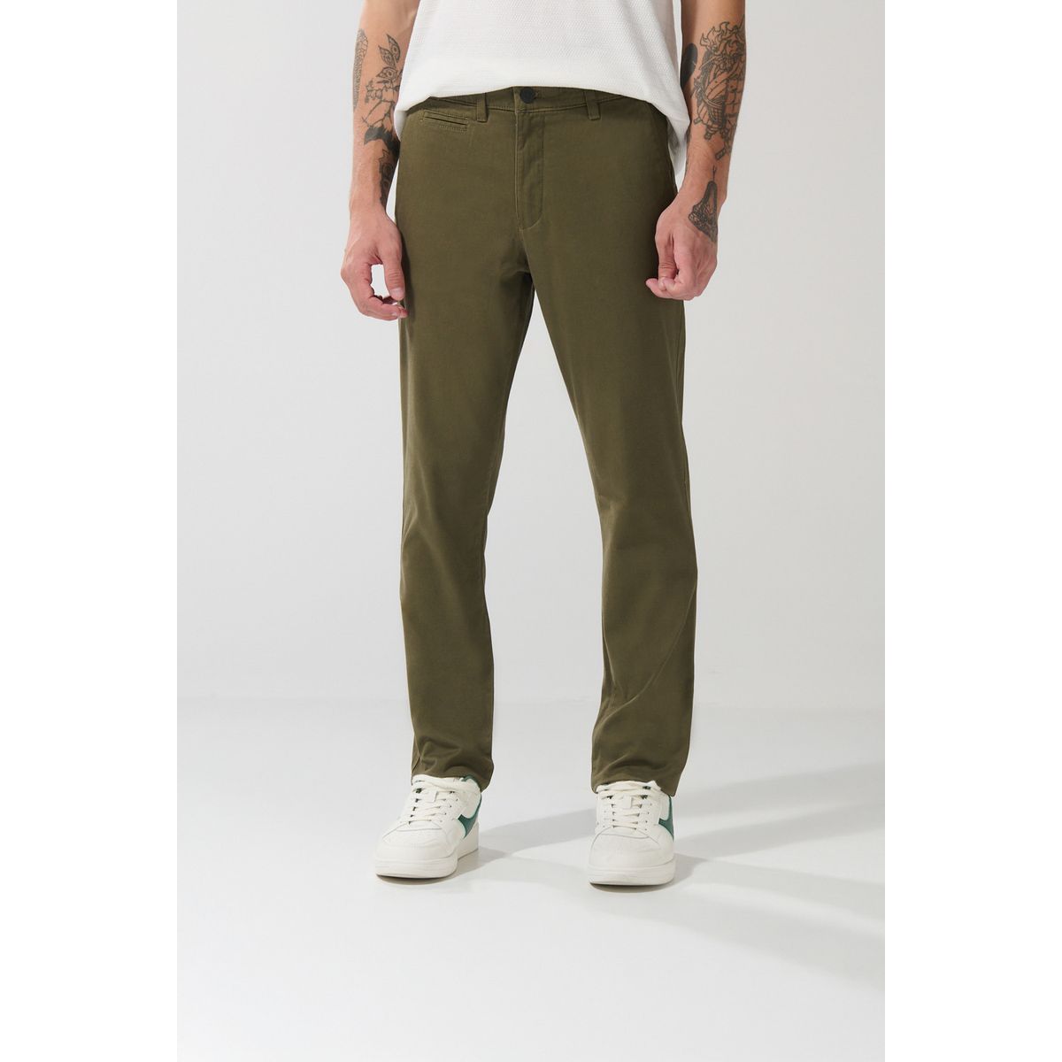 KOAJ - KOAJ Pantalón slim unicolor en dril con bolsillos y tiro med Hombre