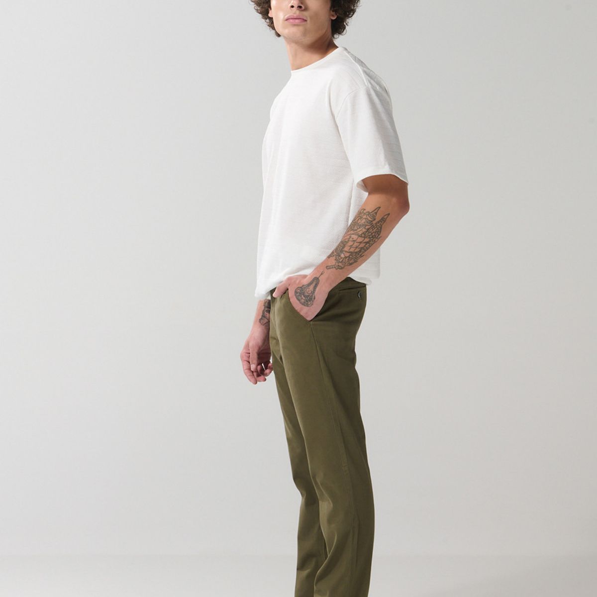 KOAJ - KOAJ Pantalón slim unicolor en dril con bolsillos y tiro med Hombre