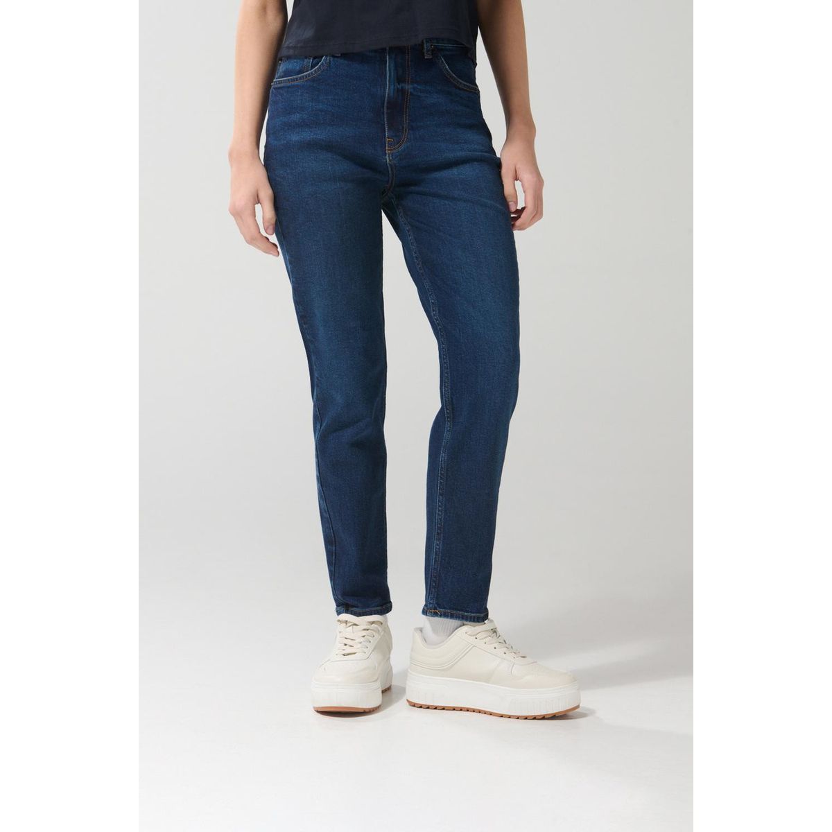 KOAJ - KOAJ Jean tiro súper alto mom azul oscuro con bota recta Mujer