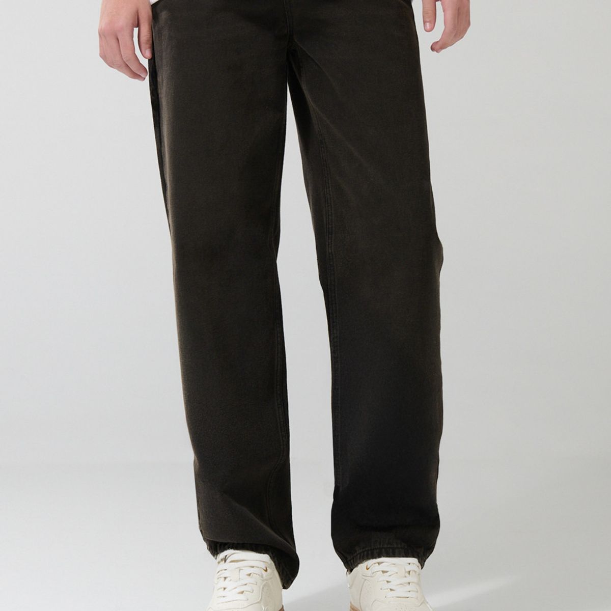 KOAJ - KOAJ Jean café oscuro tipo skater con tiro medio y bota anch Hombre