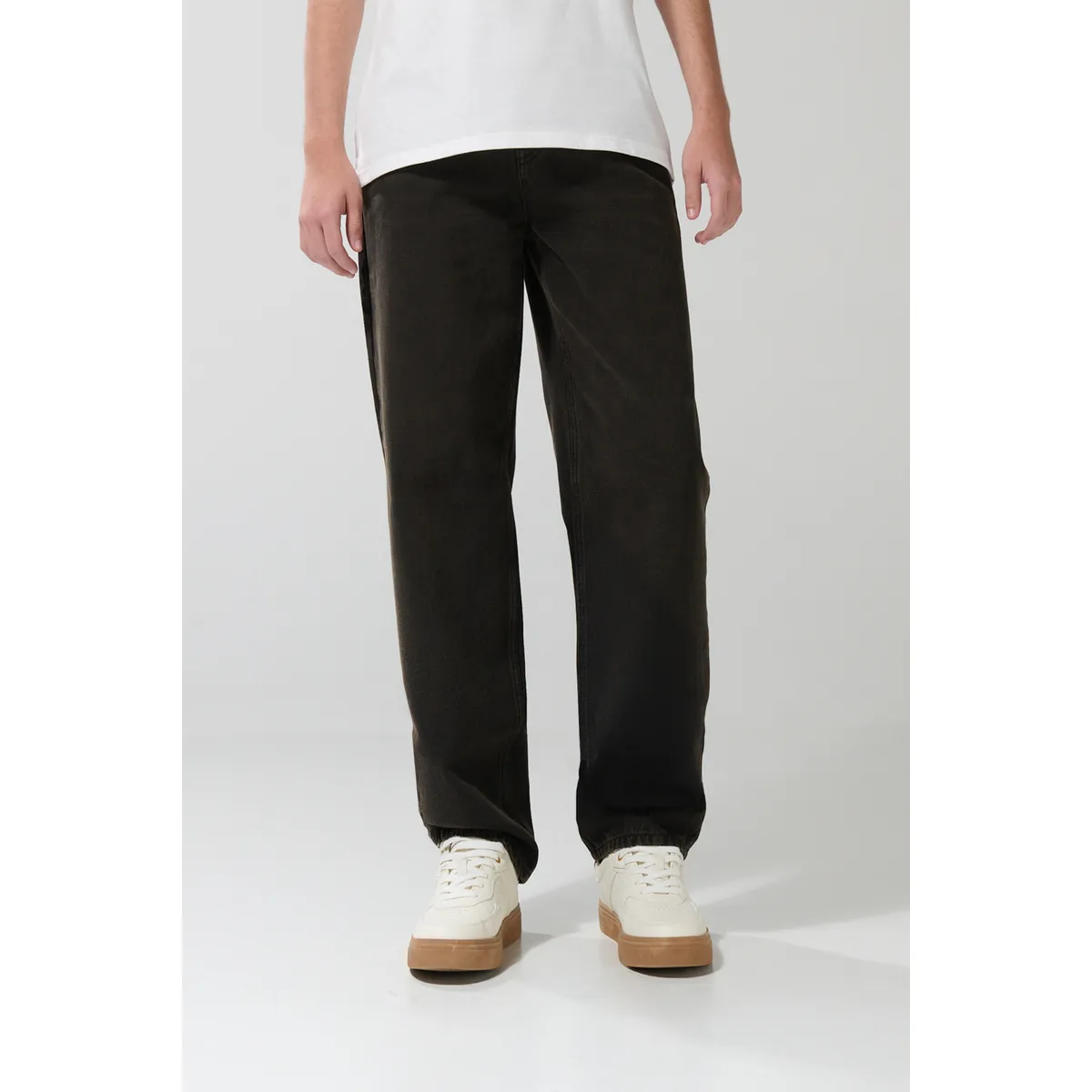 KOAJ - KOAJ Jean café oscuro tipo skater con tiro medio y bota anch Hombre