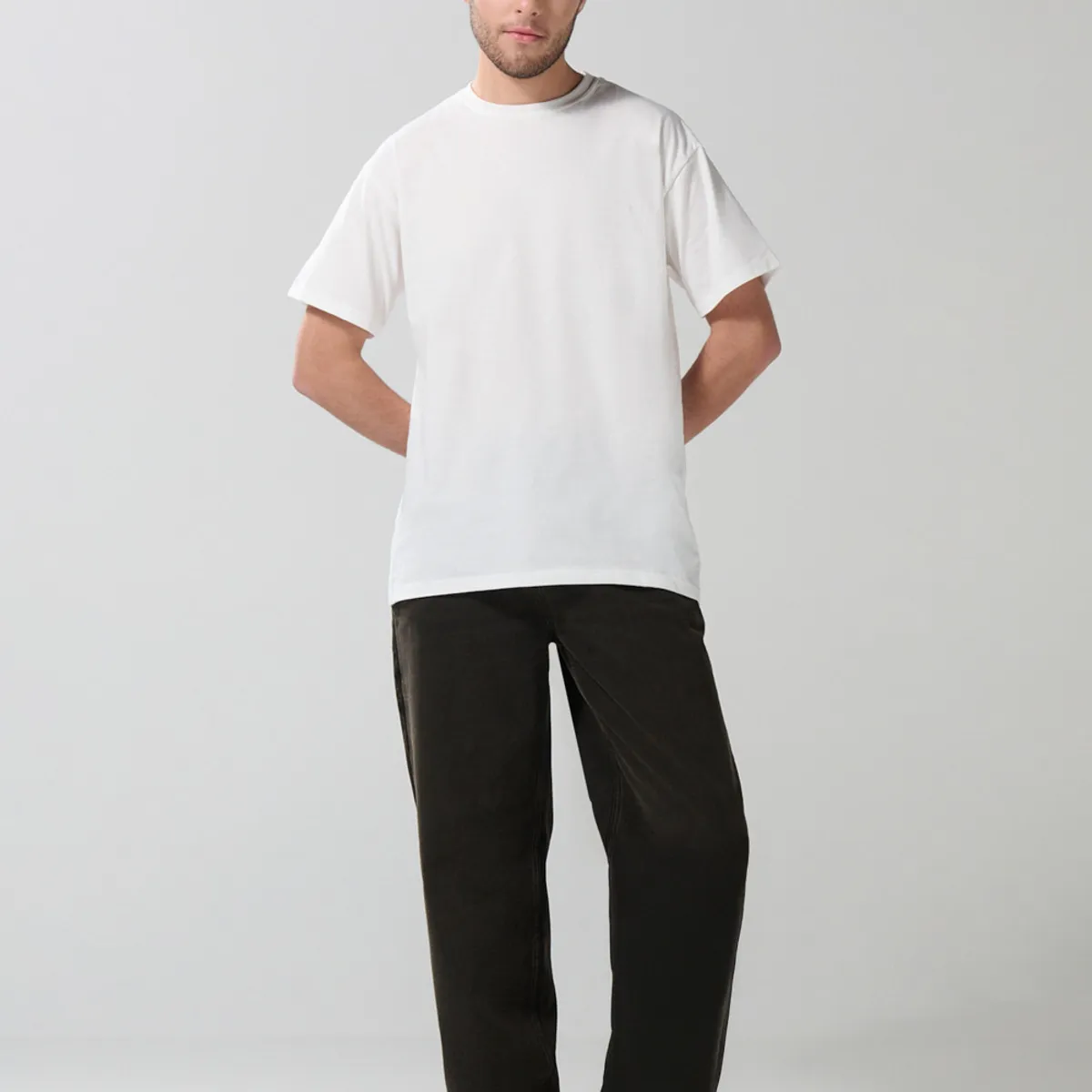 KOAJ - KOAJ Jean café oscuro tipo skater con tiro medio y bota anch Hombre