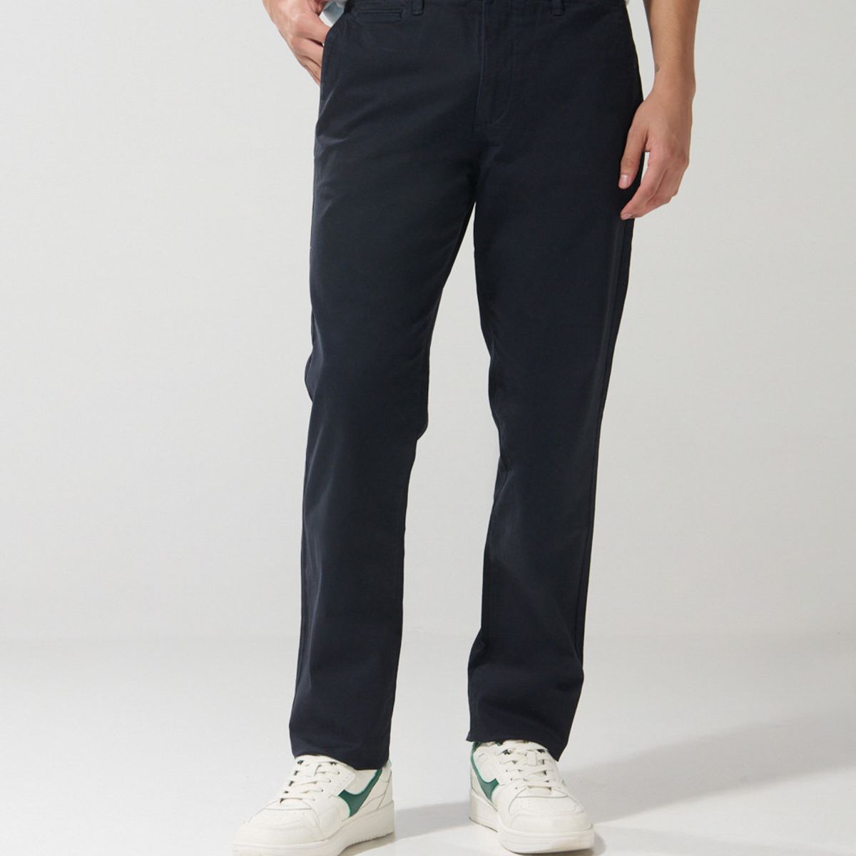 KOAJ - KOAJ Pantalón en dril unicolor slim con tiro medio Hombre