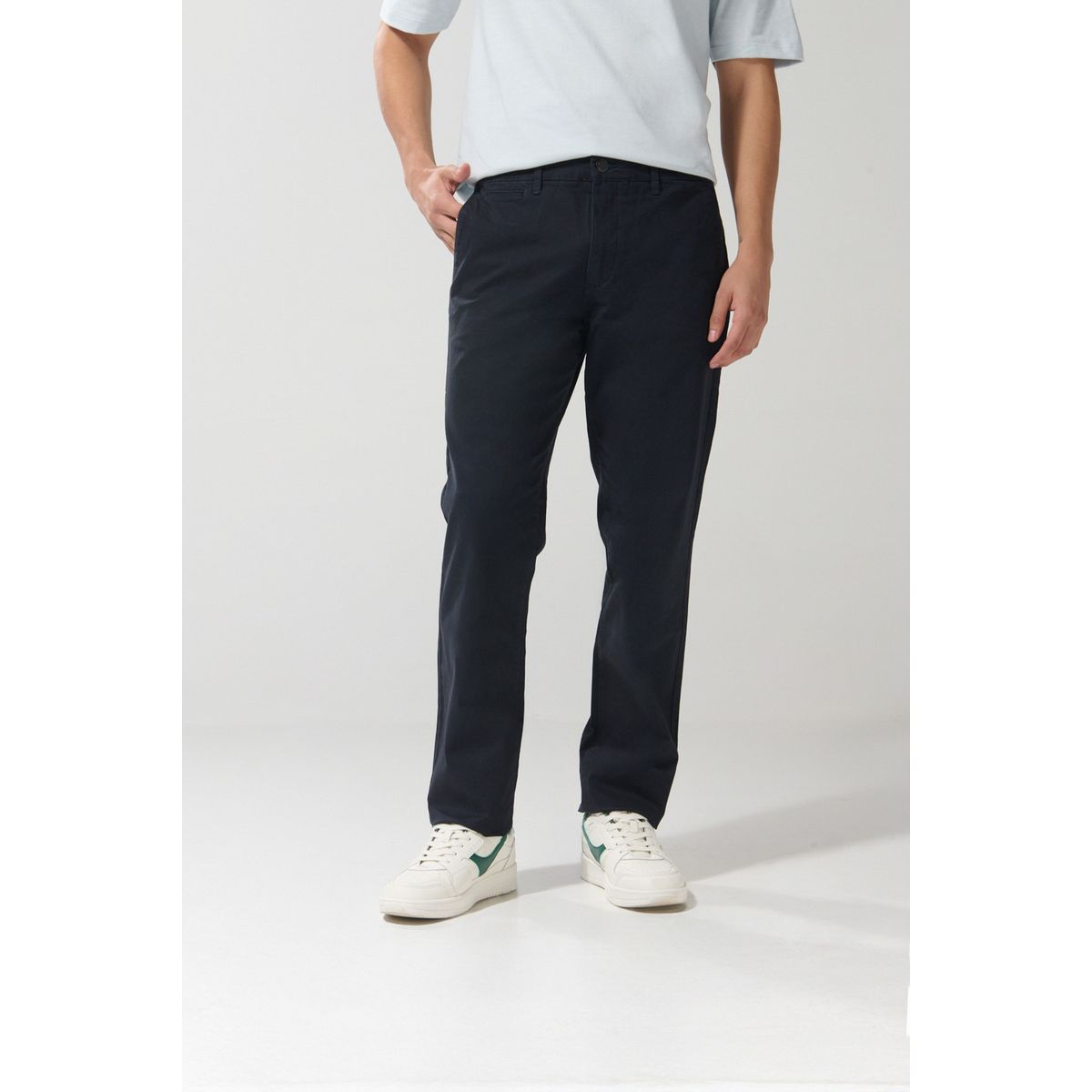 KOAJ - KOAJ Pantalón en dril unicolor slim con tiro medio Hombre