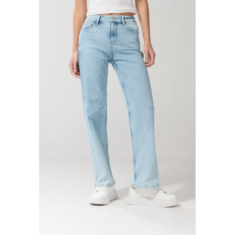 KOAJ - KOAJ Jean tiro alto straight leg azul claro con bota recta