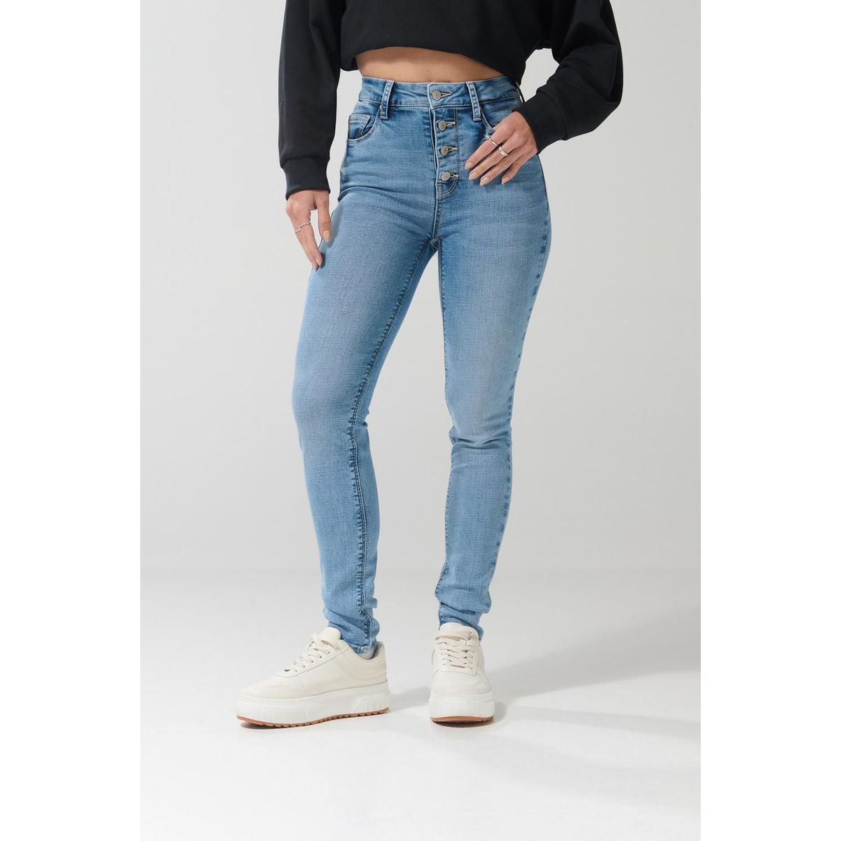 KOAJ - KOAJ Jean jegging tiro súper alto azul claro con botones vis Mujer