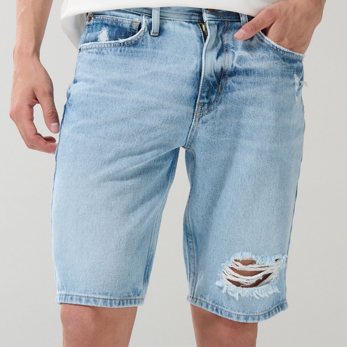 KOAJ - KOAJ Bermuda azul clara slim en jean con rotos y cremallera Hombre