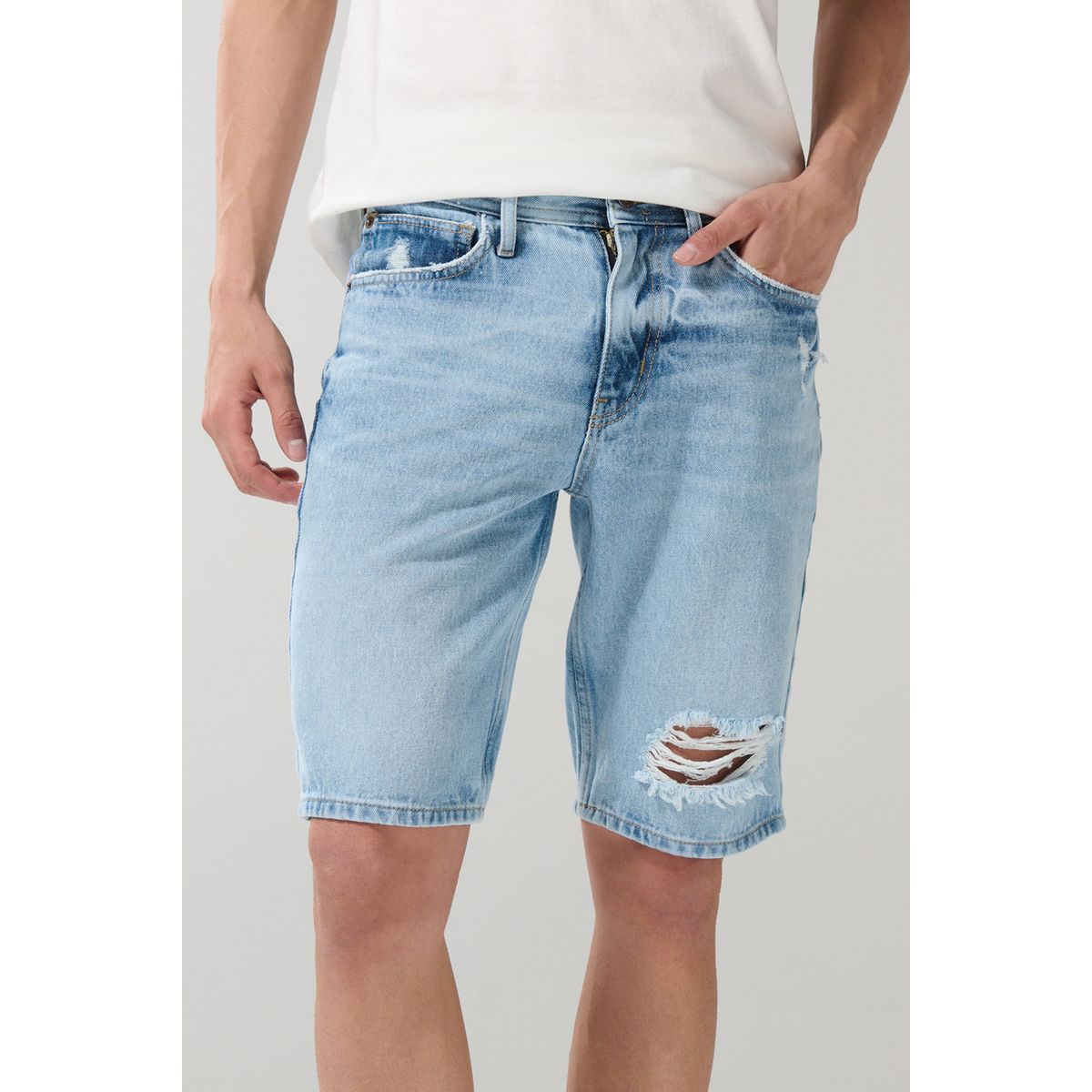 KOAJ - KOAJ Bermuda azul clara slim en jean con rotos y cremallera Hombre
