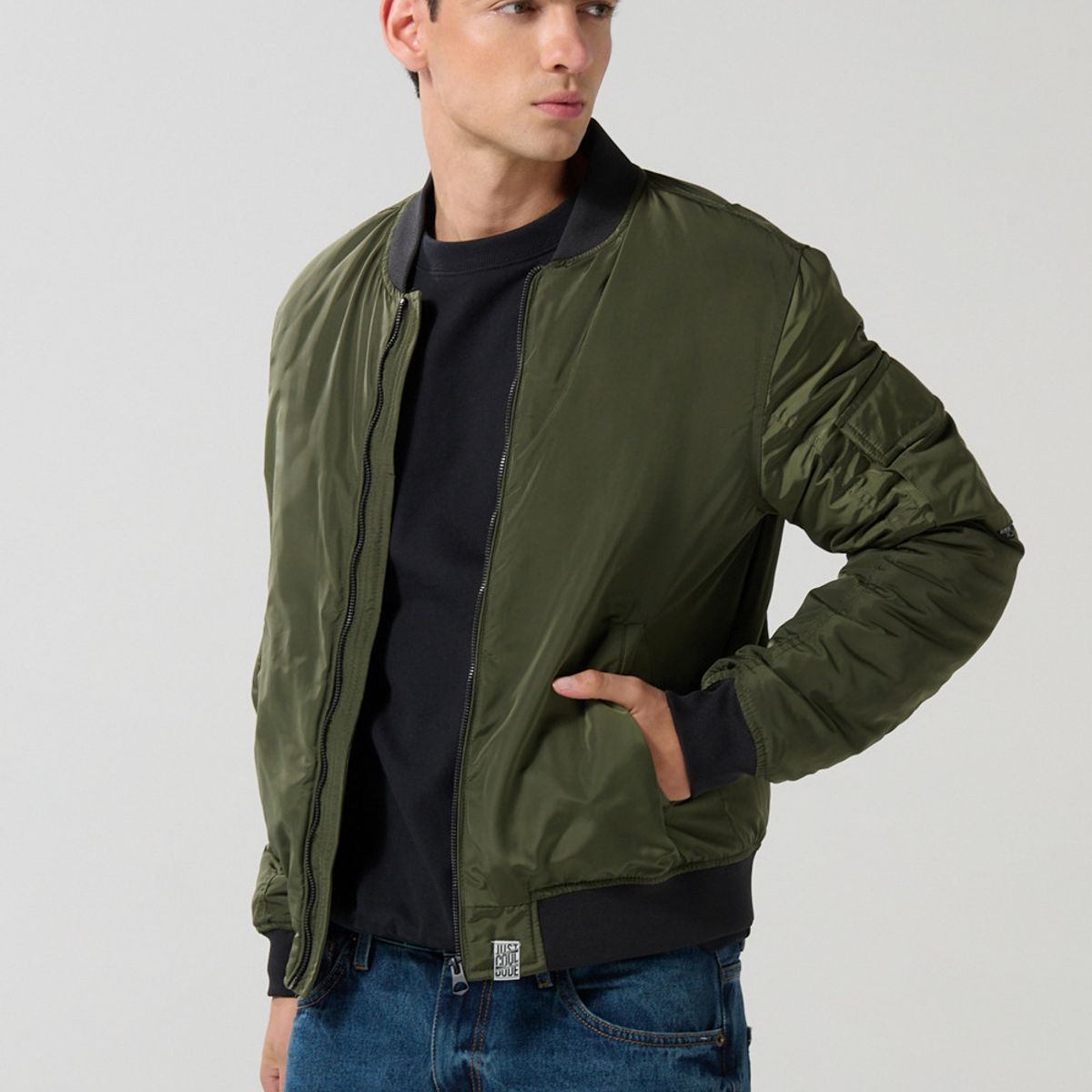 KOAJ - KOAJ Chaqueta unicolor bomber con bolsillos y acabados en ri Hombre