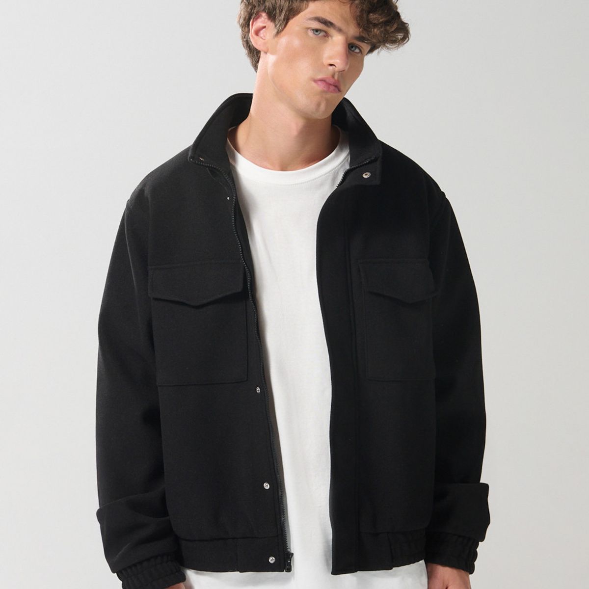 KOAJ - KOAJ Cazadora negra con cuello alto y bolsillos Hombre