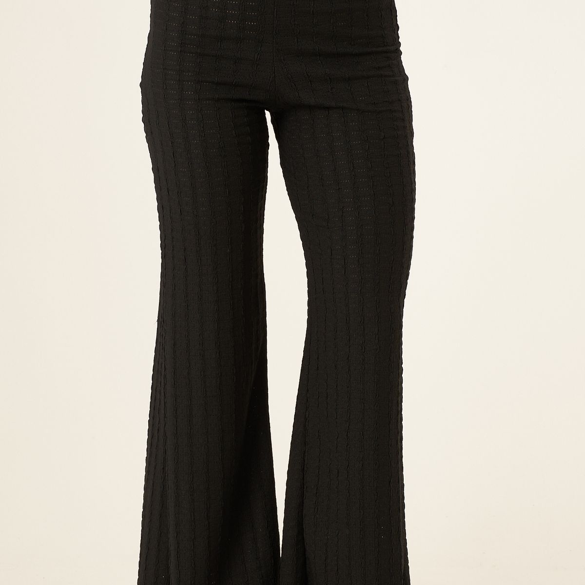 BELIFE - Pantalón bota campana negro en tejido suave para mujer