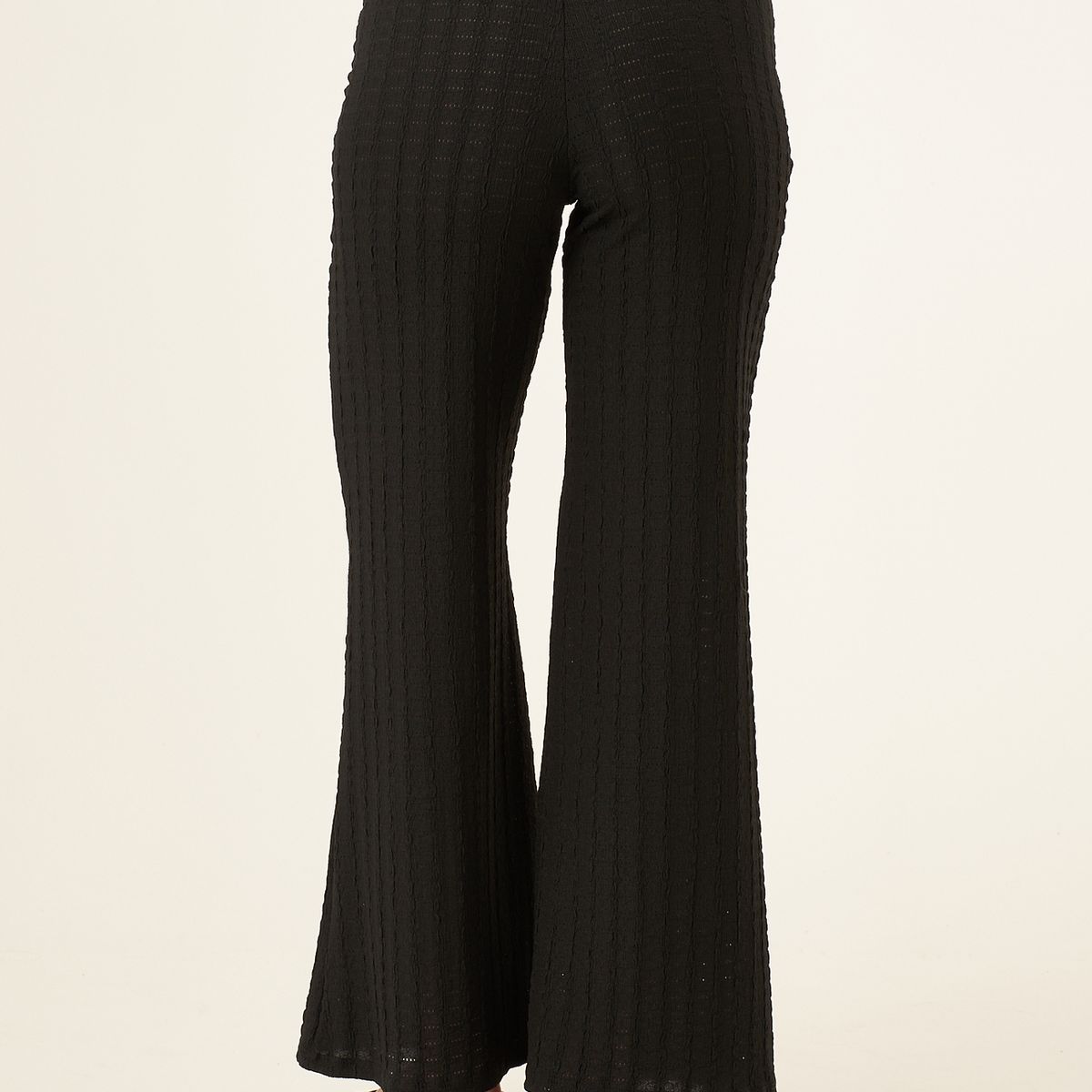 BELIFE - Pantalón bota campana negro en tejido suave para mujer