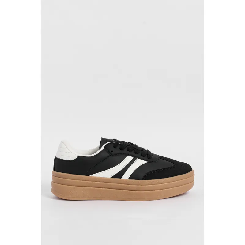KOAJ - KOAJ Tenis urbano en color negro con plataforma contraste. Mujer