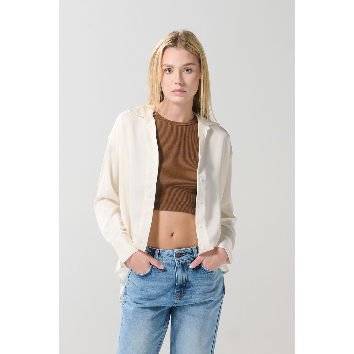 KOAJ - KOAJ Blusa en satín unicolor con manga larga y botones Mujer