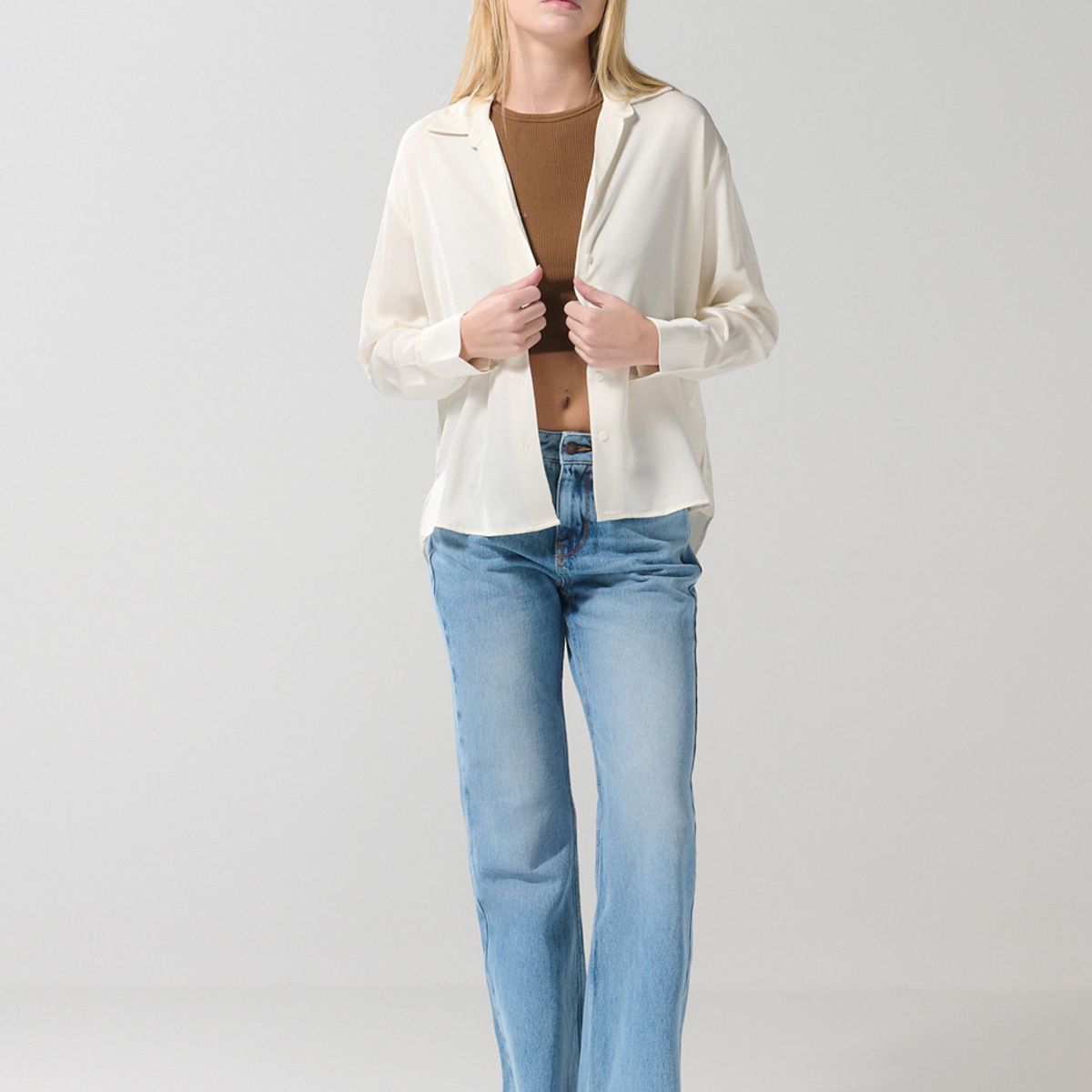 KOAJ - KOAJ Blusa en satín unicolor con manga larga y botones Mujer