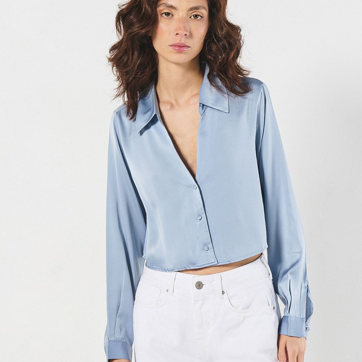 KOAJ - KOAJ Blusa crop top unicolor en satín oversize con manga lar Mujer