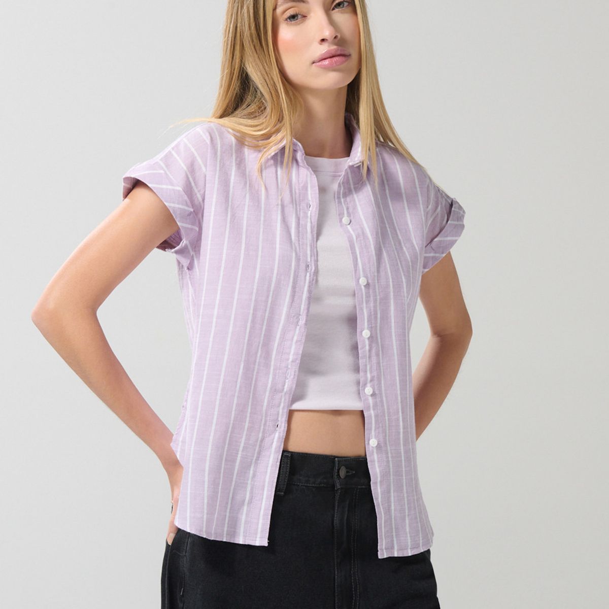 KOAJ - KOAJ Blusa unicolor manga corta con hombro rodado y botones Mujer