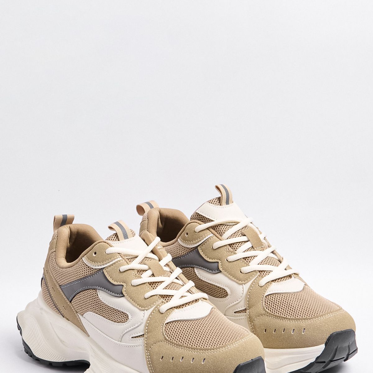 KOAJ - KOAJ Tenis chunky en color negro y beige con suela gruesa. Hombre