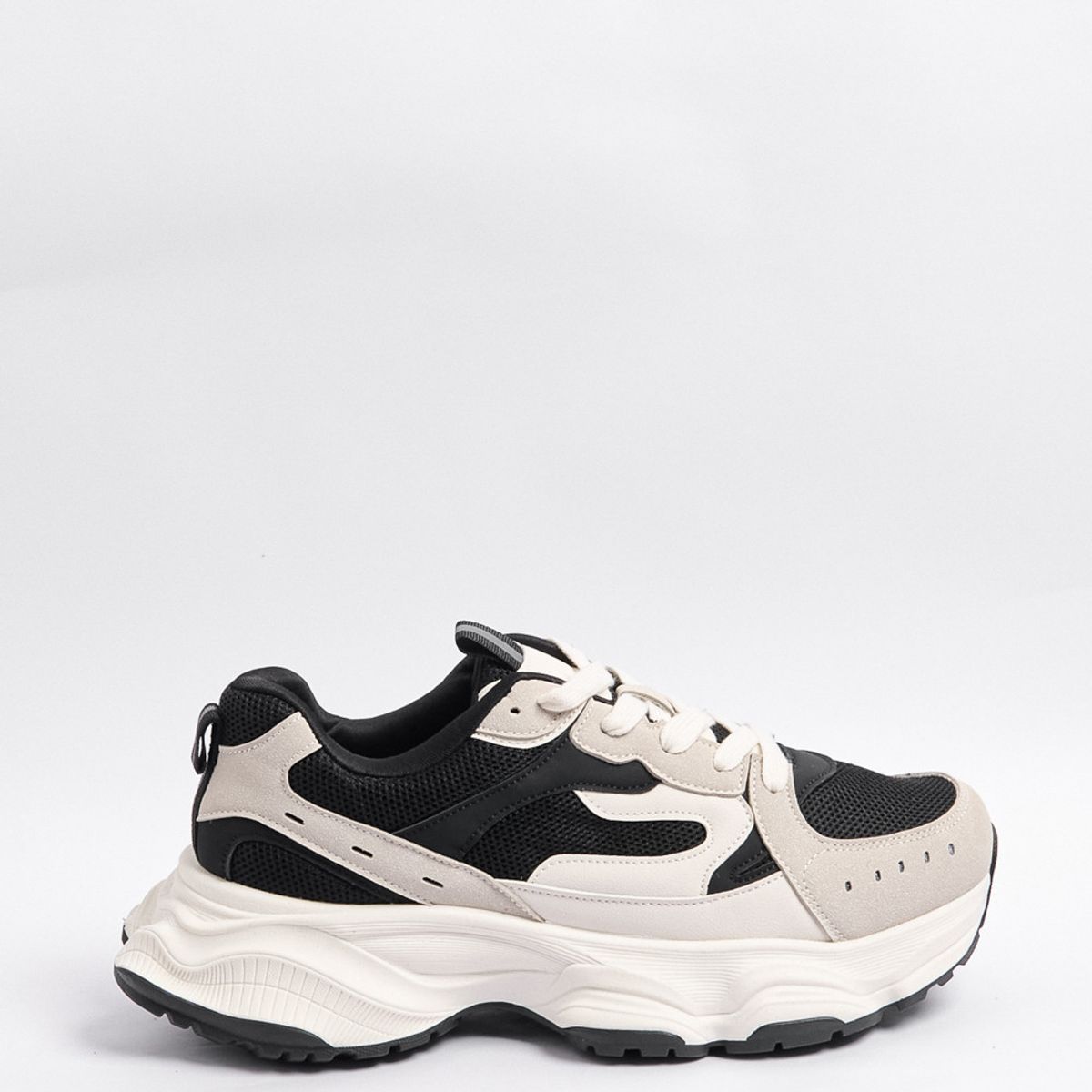 KOAJ - KOAJ Tenis chunky en color negro y beige con suela gruesa. Hombre