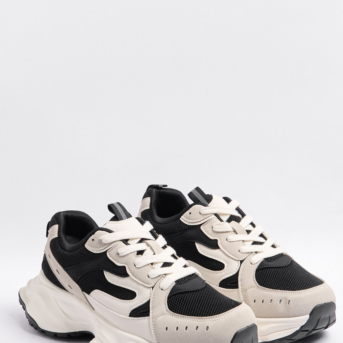 KOAJ - KOAJ Tenis chunky en color negro y beige con suela gruesa. Hombre