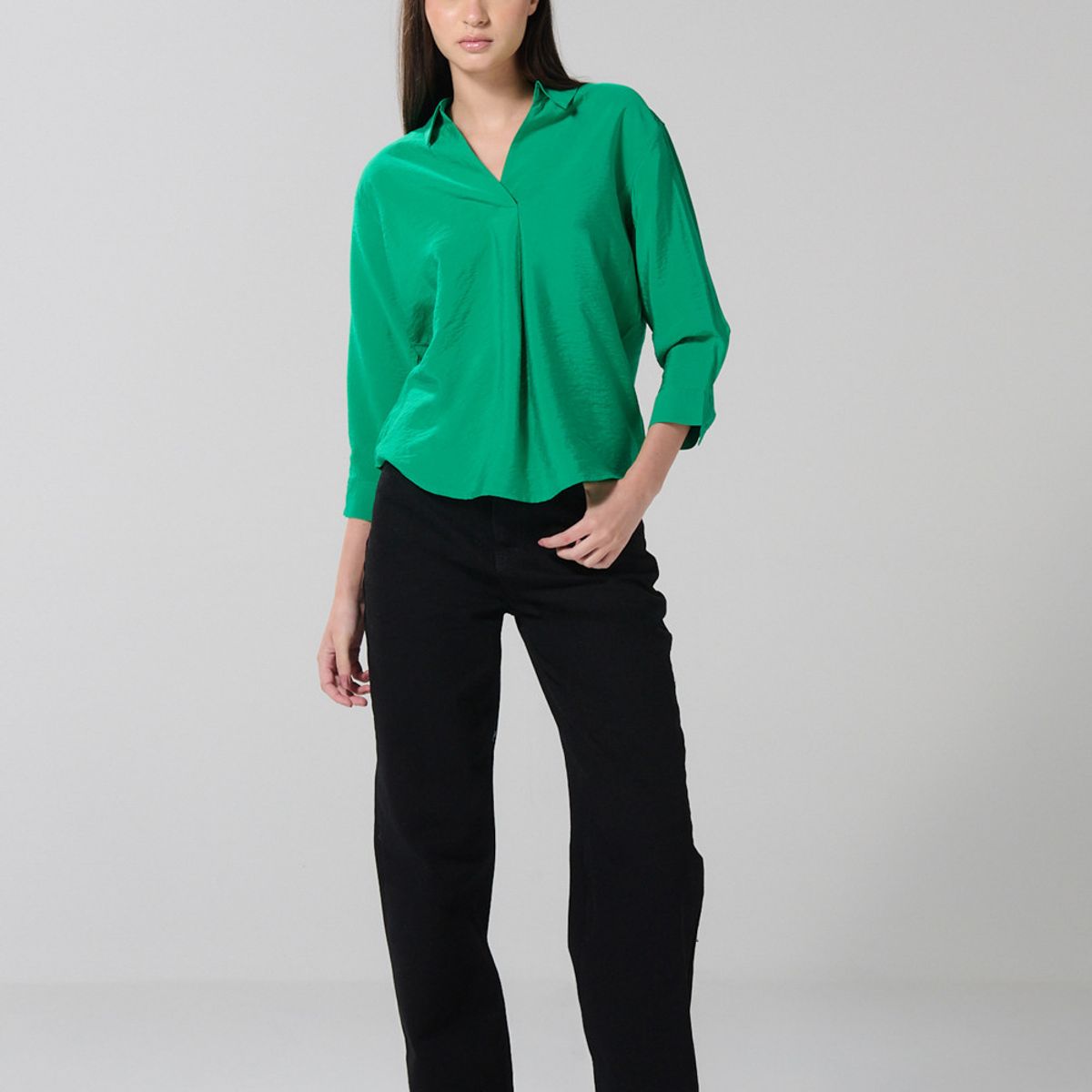 KOAJ - KOAJ Blusa manga 3/4 unicolor con cuello camisero y prense Mujer