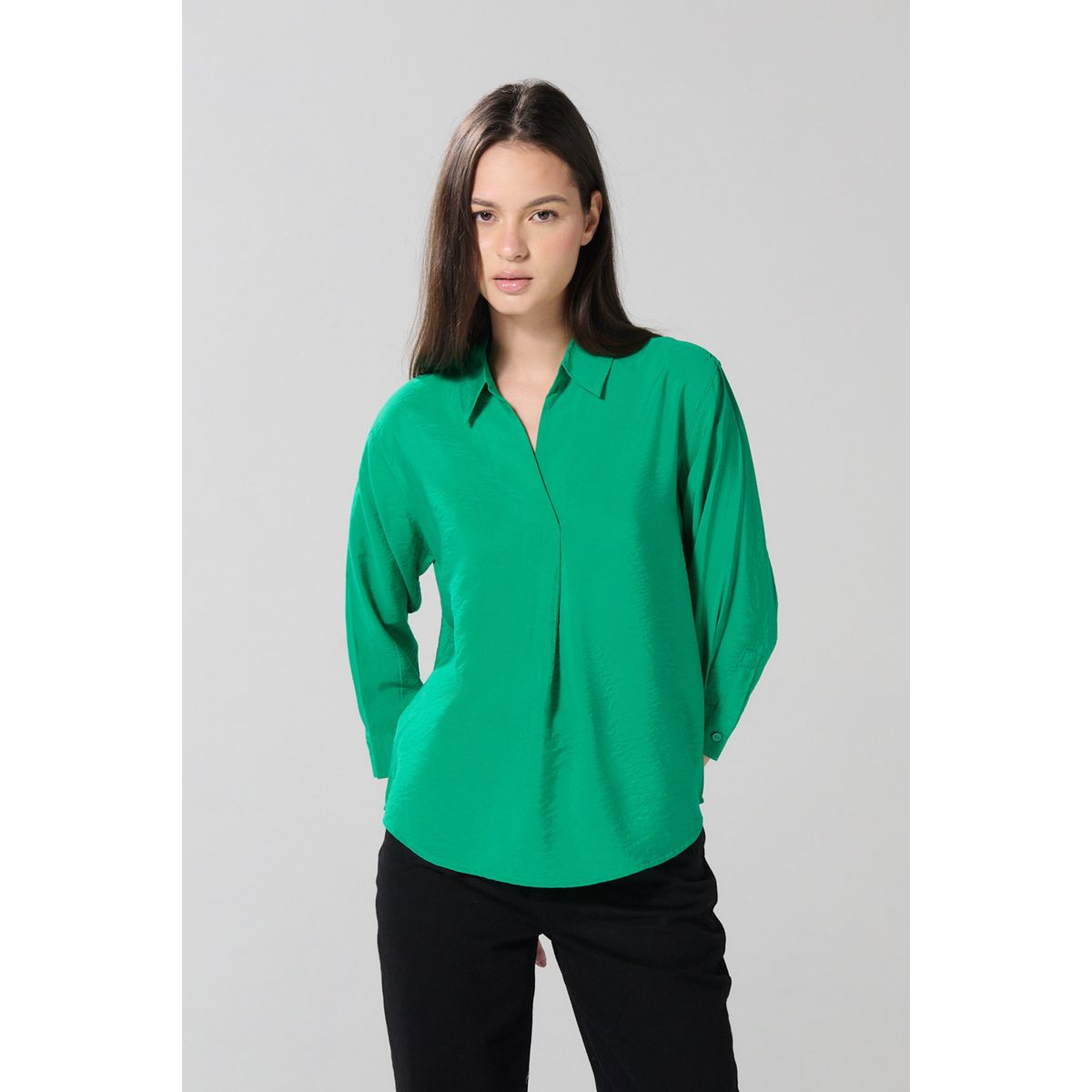 KOAJ - KOAJ Blusa manga 3/4 unicolor con cuello camisero y prense Mujer