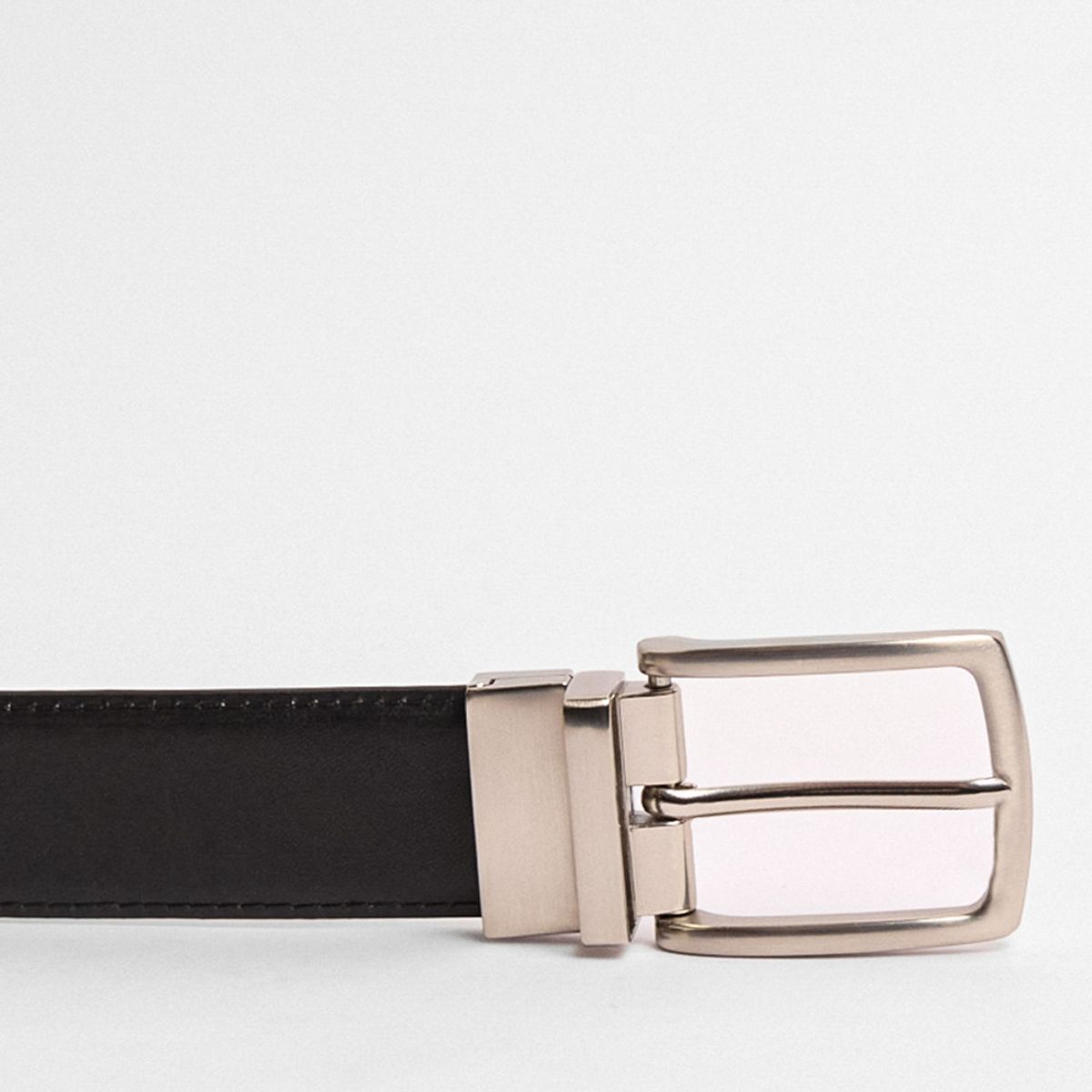 KOAJ - KOAJ Cinturón café oscuro reversible con hebilla metálica cu Hombre