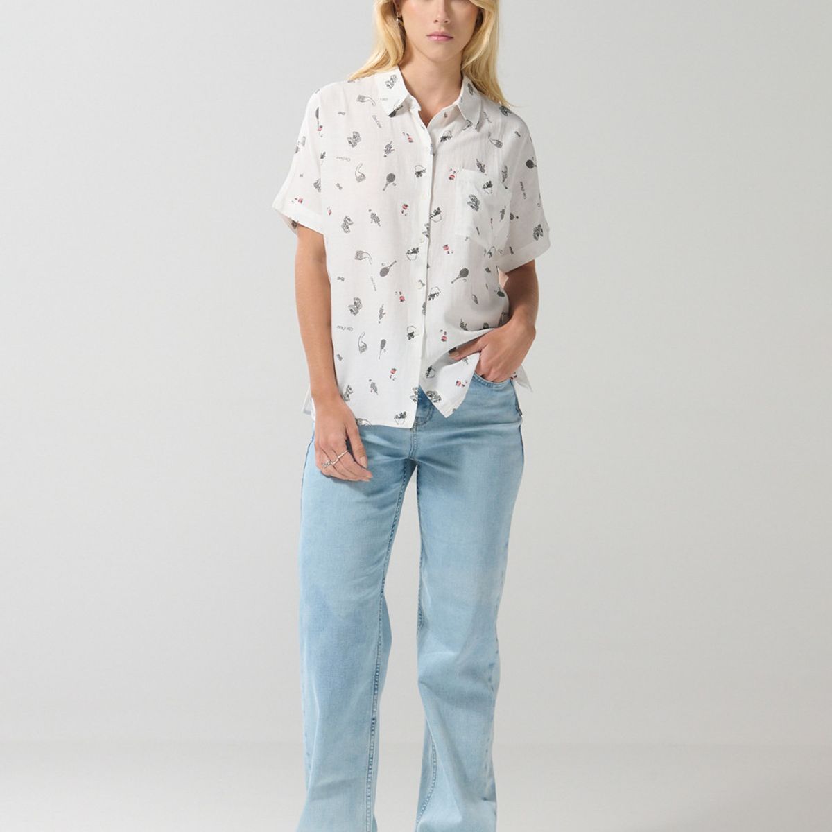 KOAJ - KOAJ Blusa estampada crema clara con manga corta Mujer