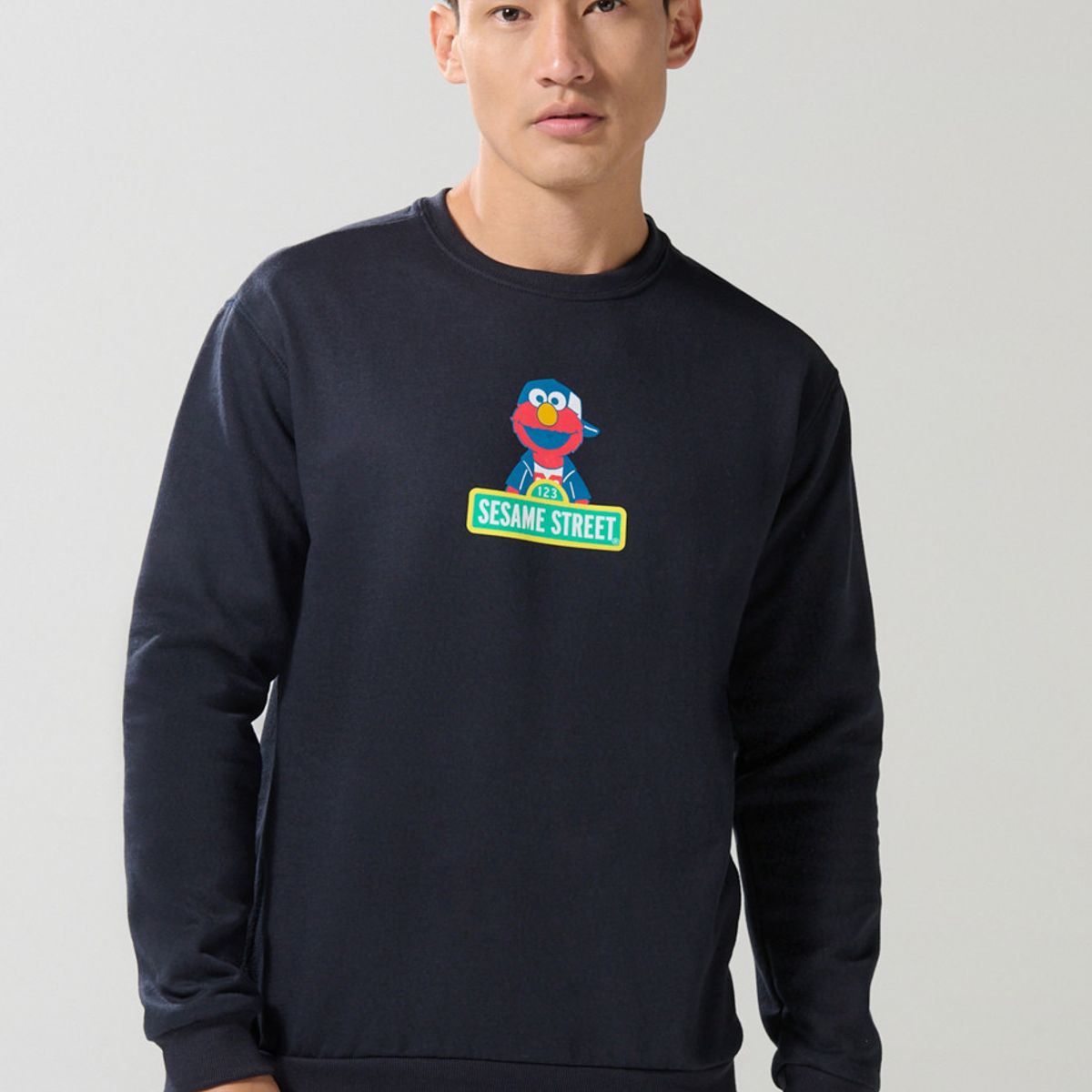 KOAJ - KOAJ Buzo azul intenso cuello redondo con arte de Plaza Sésa Hombre