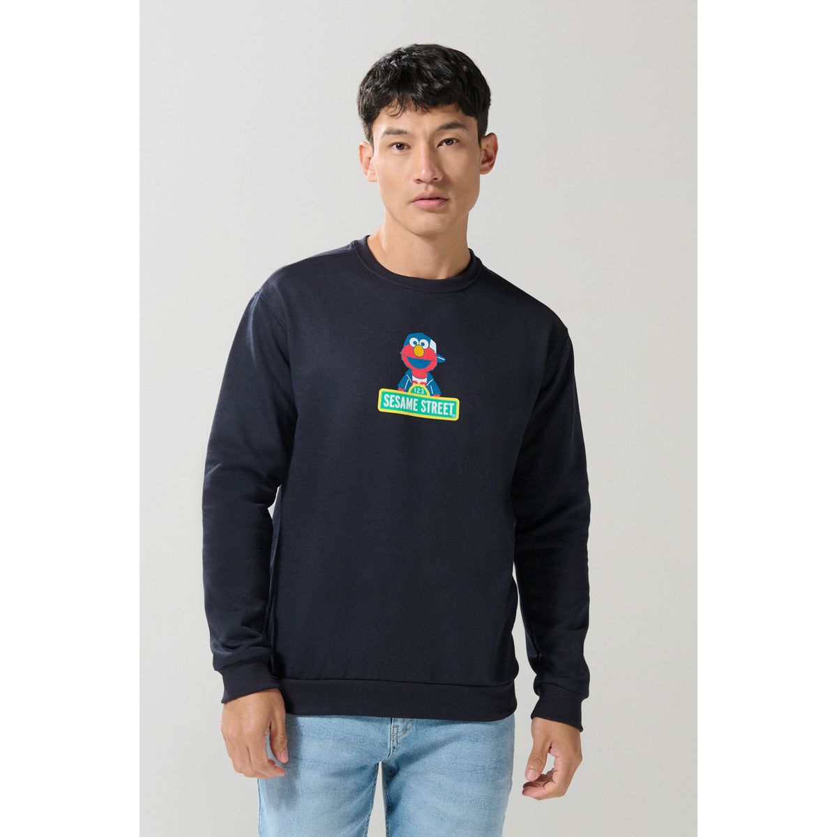 KOAJ - KOAJ Buzo azul intenso cuello redondo con arte de Plaza Sésa Hombre