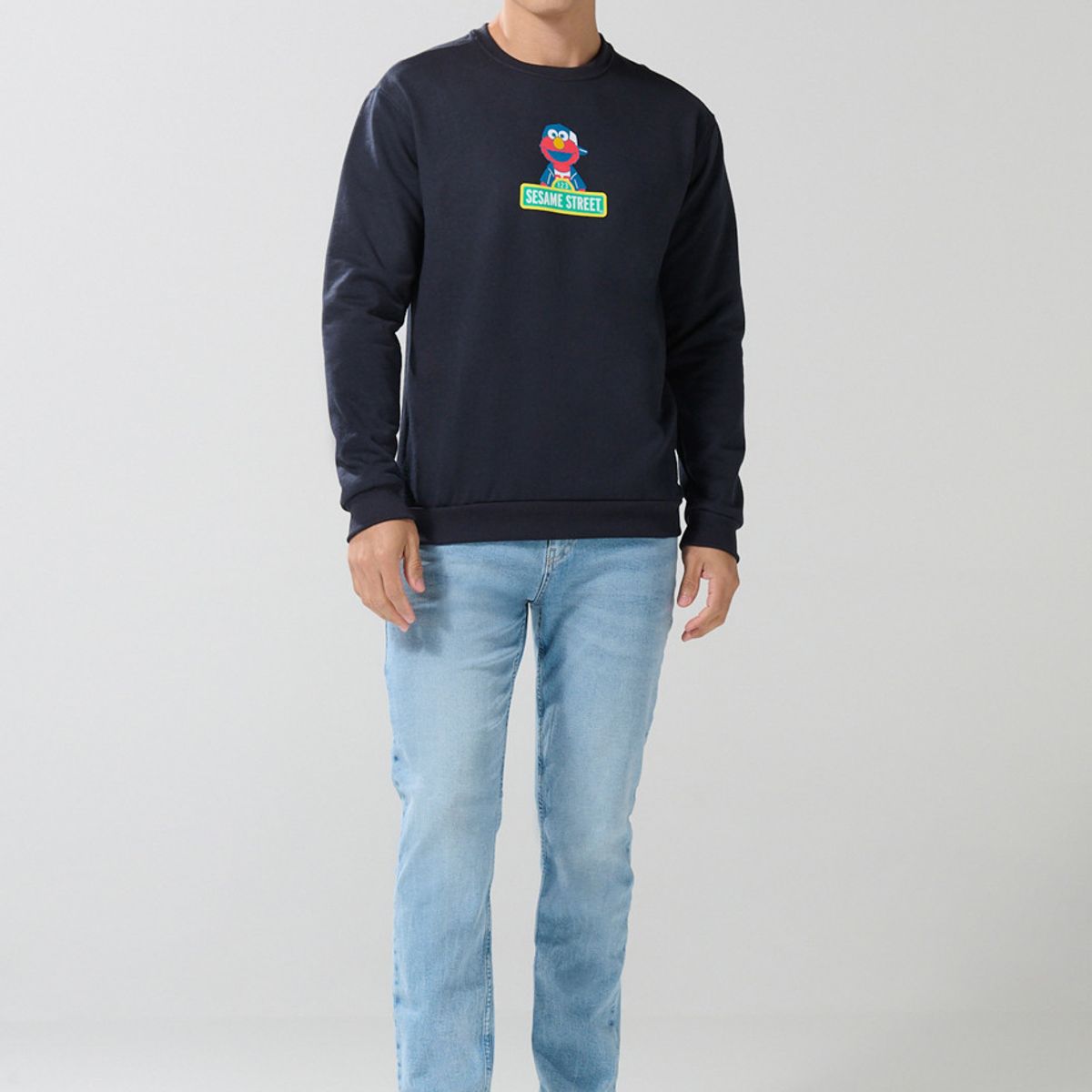 KOAJ - KOAJ Buzo azul intenso cuello redondo con arte de Plaza Sésa Hombre