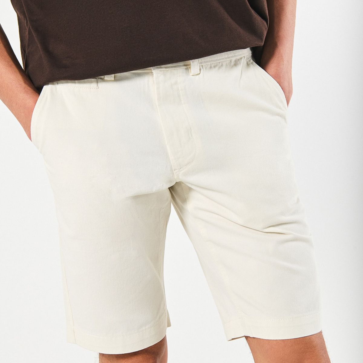 KOAJ - KOAJ Bermuda tiro bajo unicolor en dril con cierre de crema Hombre