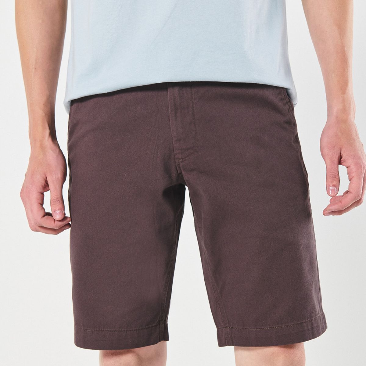 KOAJ - KOAJ Bermuda tiro bajo unicolor en dril con cierre de crema Hombre