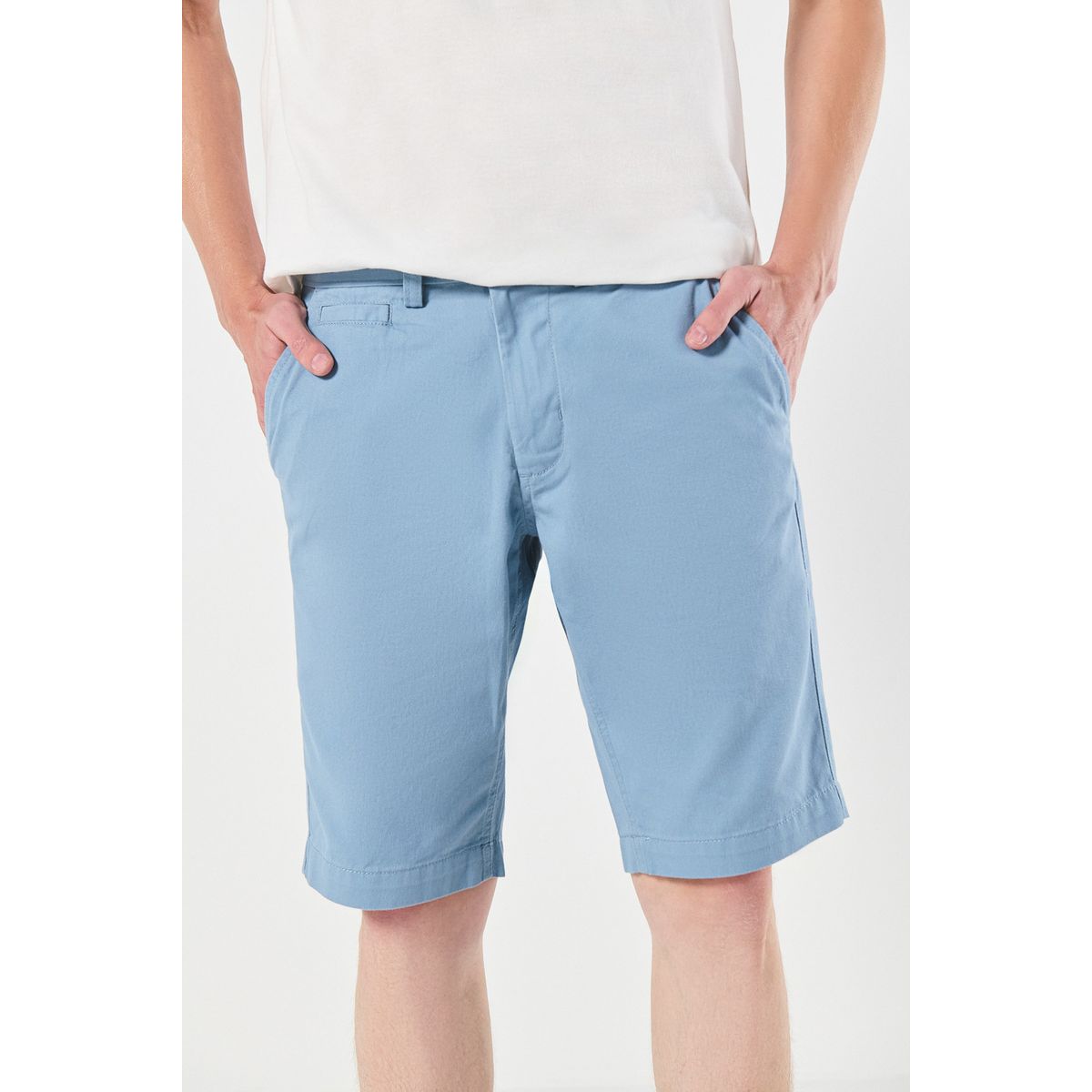 KOAJ - KOAJ Bermuda tiro bajo unicolor en dril con cierre de crema Hombre