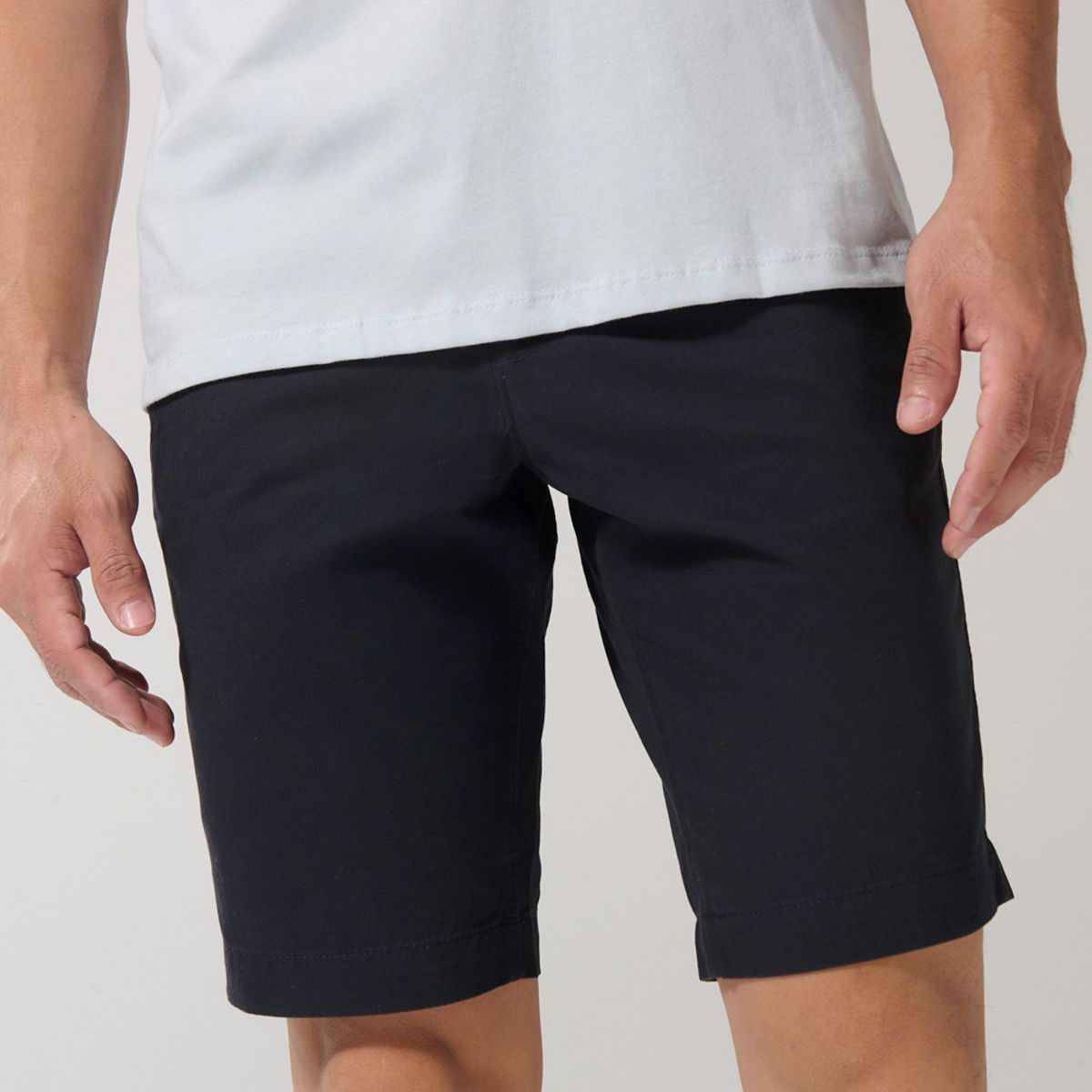 KOAJ - KOAJ Bermuda unicolor en dril ajustada con tiro bajo y bols Hombre