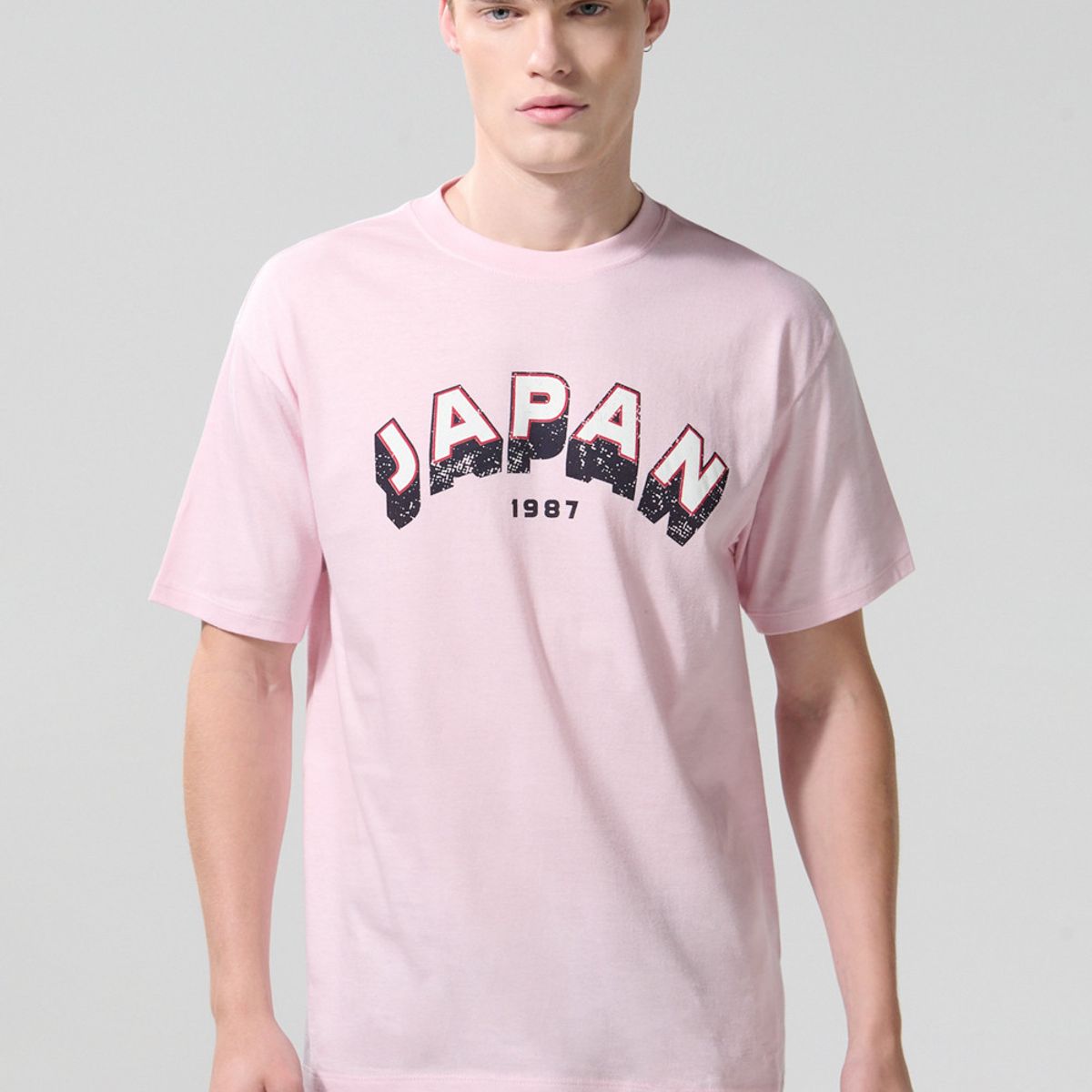 KOAJ - KOAJ Camiseta cuello redondo rosada clara con texto college Hombre