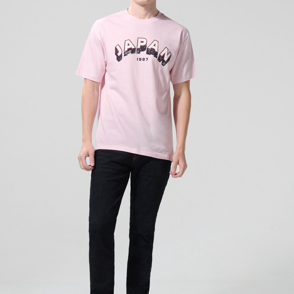 KOAJ - KOAJ Camiseta cuello redondo rosada clara con texto college Hombre