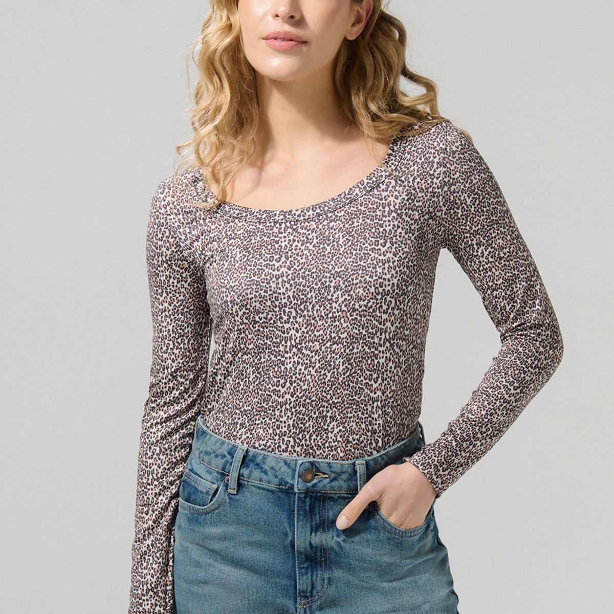 KOAJ - KOAJ Camiseta manga larga escote en u con estampado animal p Mujer