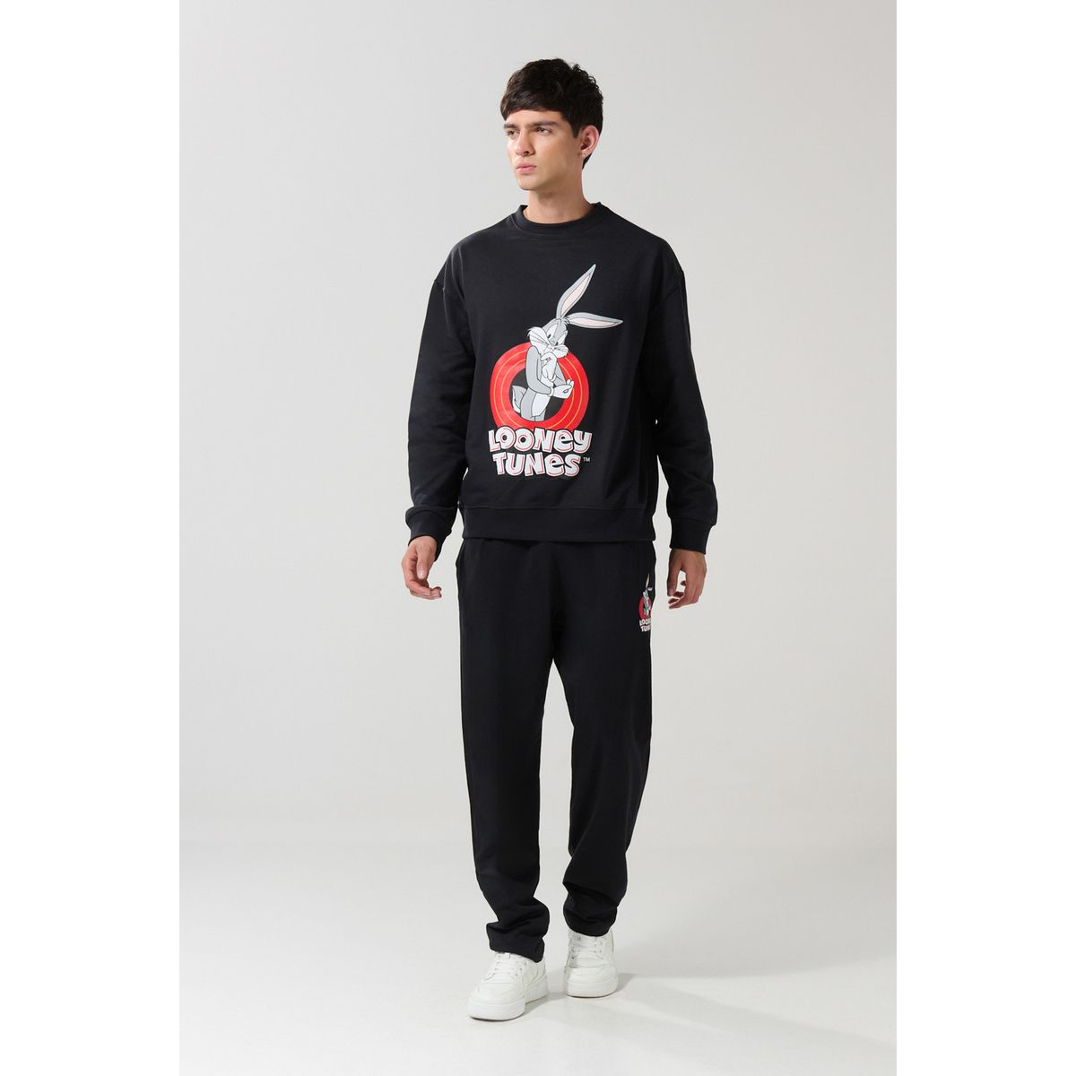 KOAJ - KOAJ Pantalón jogger negro con arte de Looney Tunes Hombre
