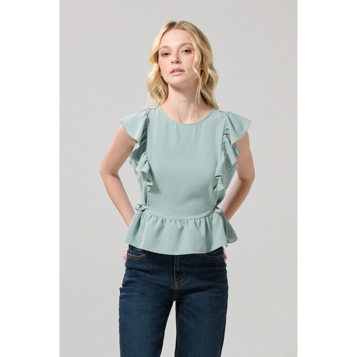 KOAJ - KOAJ Blusa crop unicolor con golas y manga sisa Mujer
