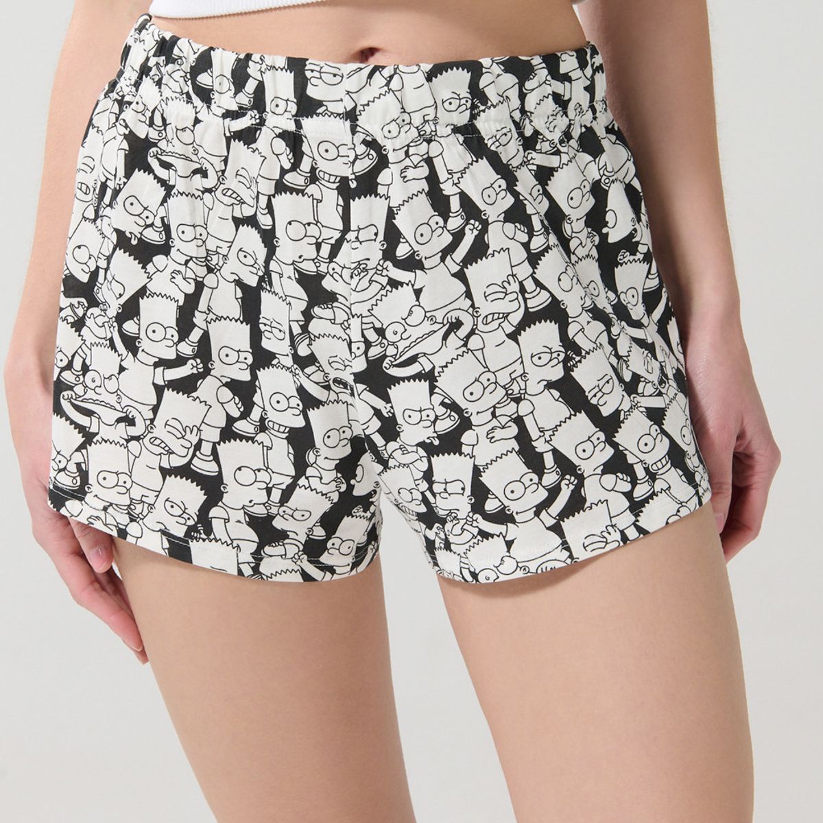 KOAJ - KOAJ Short negro con estampados continuos de Los Simpson Short negro con estampados continuos de Los Simpson Mujer