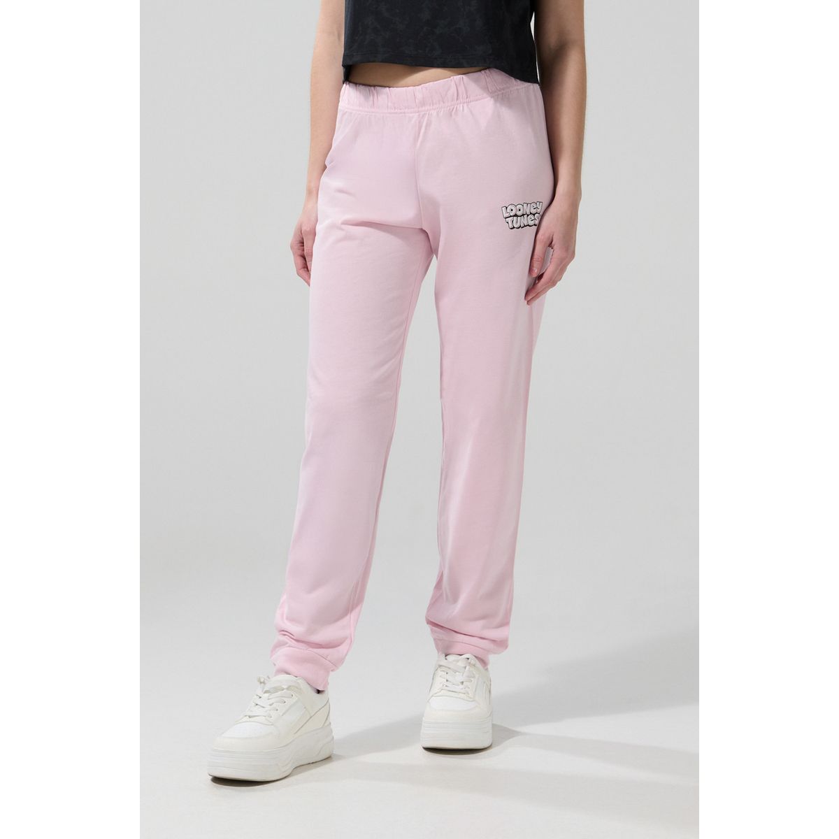 KOAJ - KOAJ Pantalón rosado claro jogger con arte de Looney Tunes Mujer