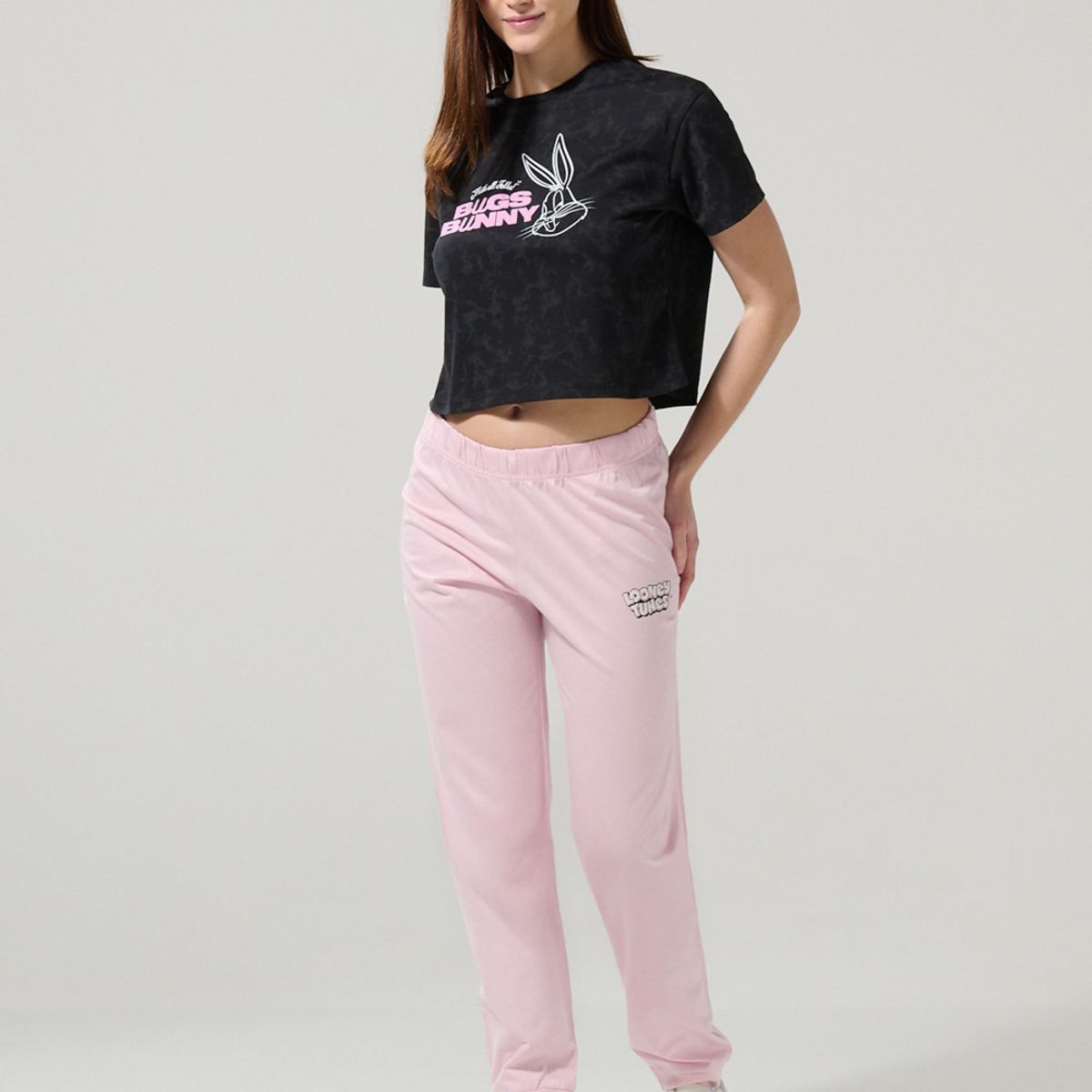 KOAJ - KOAJ Pantalón rosado claro jogger con arte de Looney Tunes Mujer